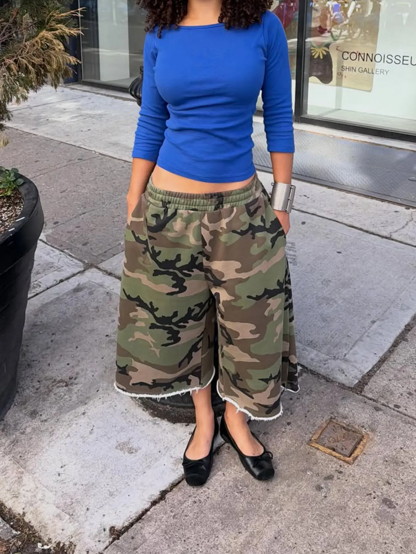 1pc Women's Camo Rolled Raw Hem Distressed Sweat Shorts, American Vintage Streetwear Casual Shorts