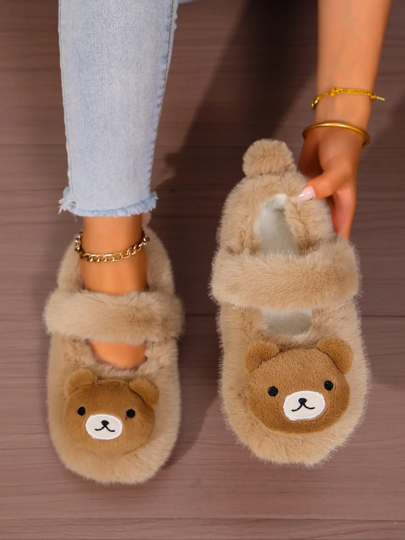 Women's Cute One Strap Closed Back Fuzzy House Slippers with Bear Decor, Fluffy Warm Winter & Autumn Indoor Fuzzy House Shoes Slides, Soft Non-Slip Sole, Cozy Footwear for Home Use