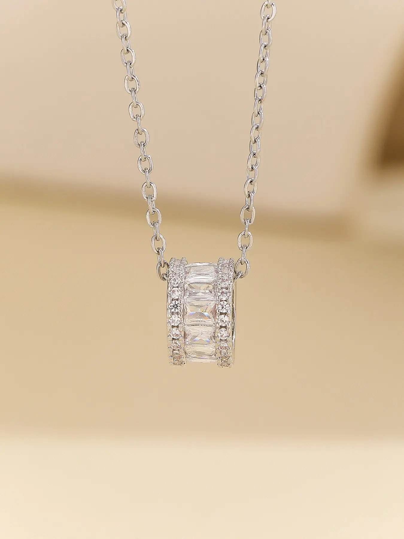 Stainless Steel Chain Necklace for Women Zinc Alloy Sparkly Rhinestone Cylinder Barrel Pendant Necklace Geometric Elegant Adjustable Extension Princess Chain Old Money Minimalist Aesthetic Statement Jewelry Gift