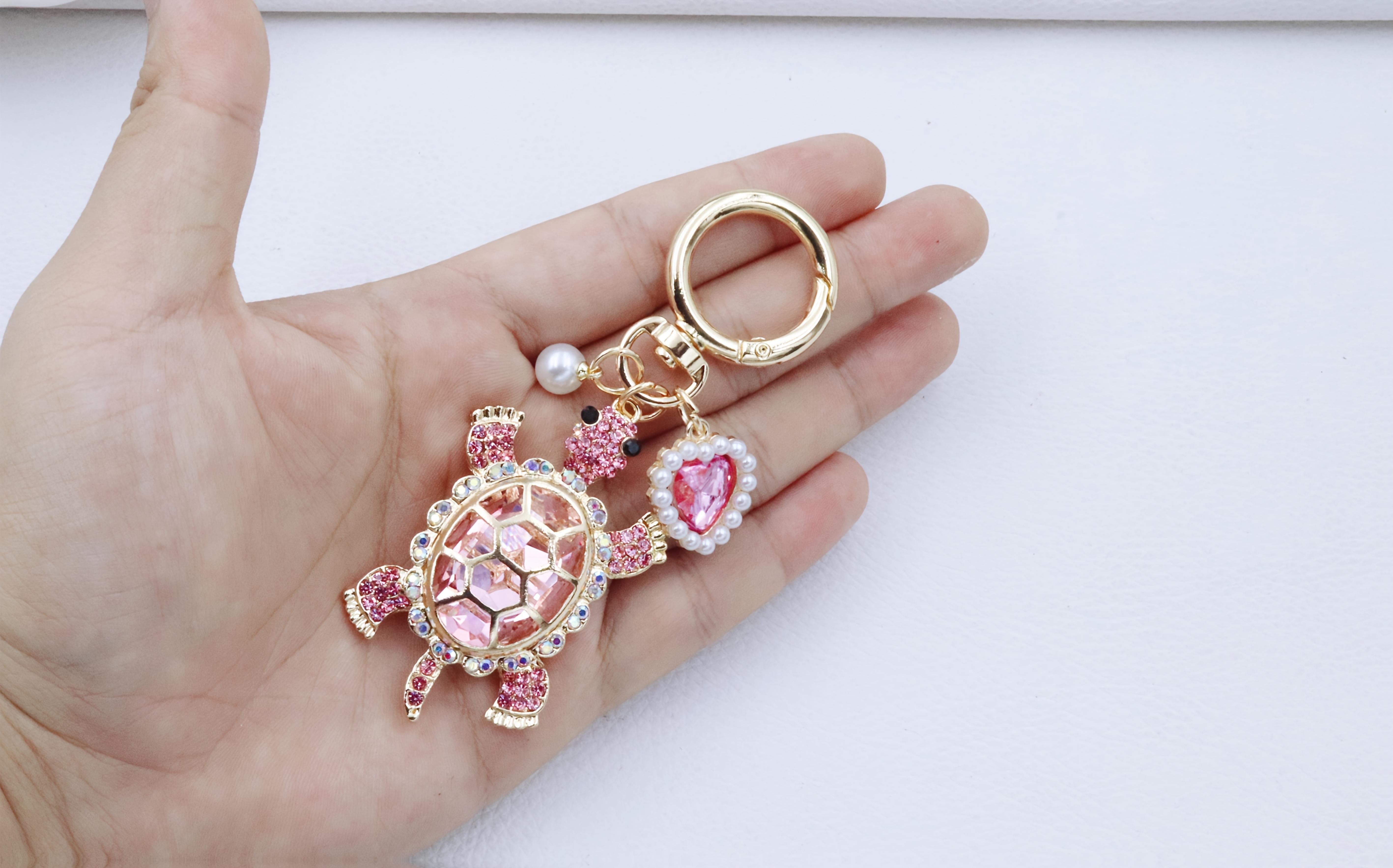 Ocean Style Turtle Keychain with Pearl Heart Charm, Aesthetic Marine Animal Bag Charm, Cute Unisex Key Ring for Bags & Keys, Trendy Friendship Gift for Daily Use