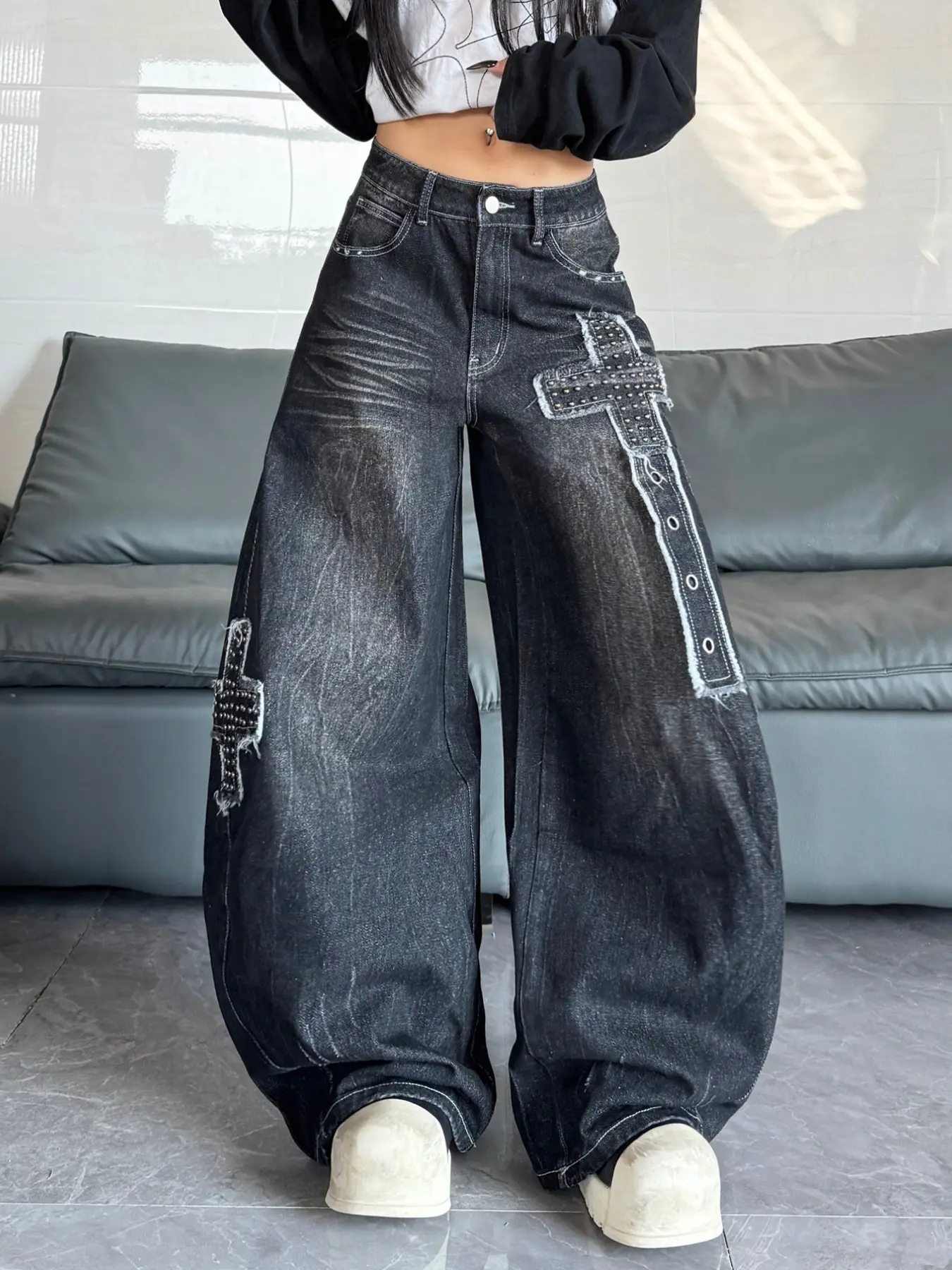 Women's Vintage Washed Denim Jeans, Cross Stitch Frayed Hem Patchwork Rivet Embellished Bell Bottoms, Streetwear Punk Fashion Loose Long Pants, Grunge Punk Jeans