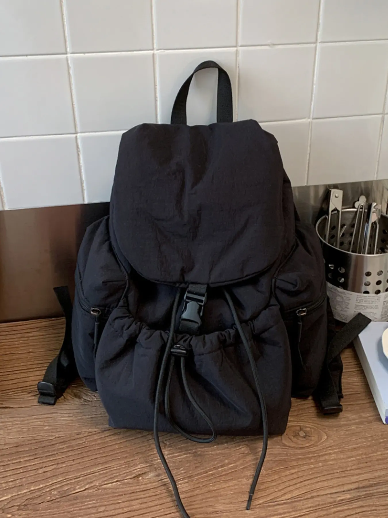 Commuting style large capacity pleated backpack, stylish solid color flip backpack, multi drawstring pocket design, can accommodate books, tablets, suitable for school, work, daily shopping, Stylish casual daypack, Backpacks Women