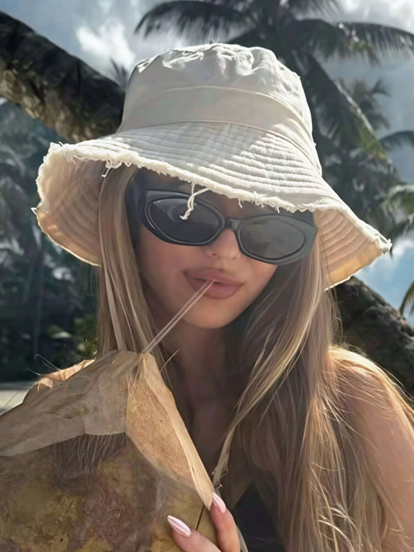 1pc Women's Drawstring Trim Bucket Hat, Adjustable Chin Strap Design, Distressed Finish, Soft Fabric, Polyester Outdoor Headwear, Sun Protection, Windproof, Fashionable, Suitable For Travel, Beach, Vacation, Casual Daily Use