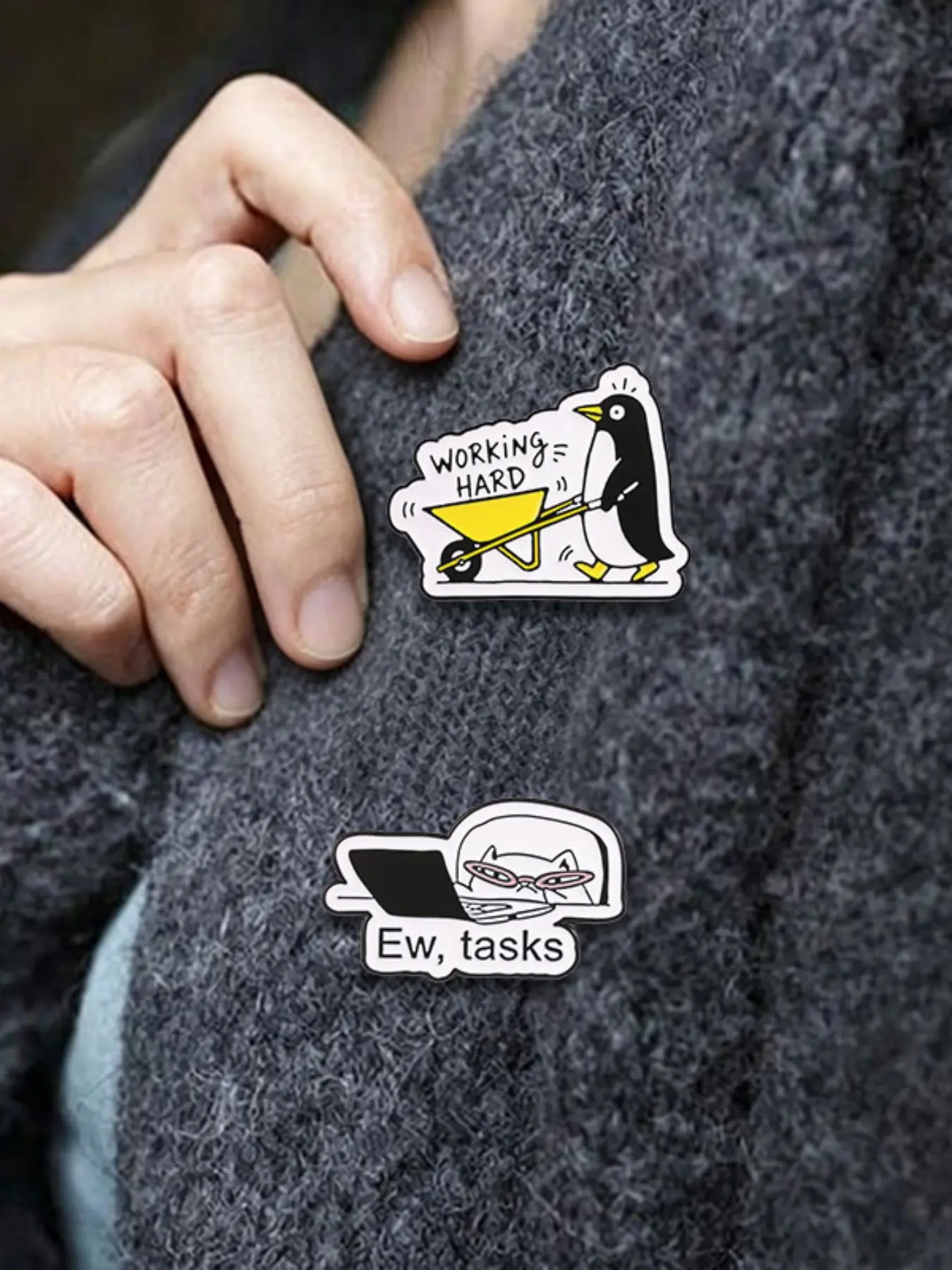 2PCS Ew Tasks Work Cat Penguin Working Hard Badge Enamel Pin, Office Humor Tasks Cat Penguin Pushing Cart Badge ,for Burnout Culture Lovers Everyday Casual Accessories Backpack Jacket Decoration Gift