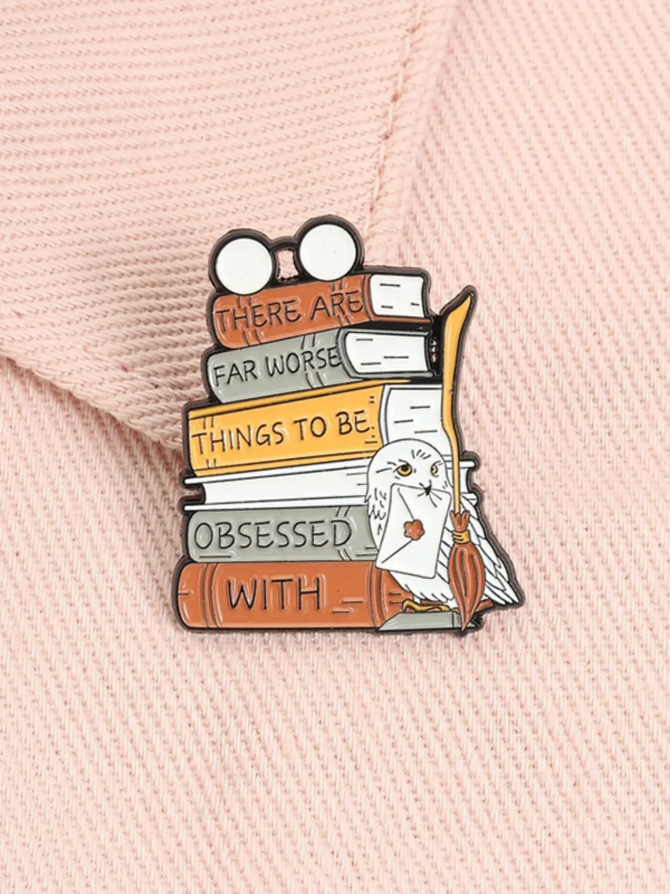 Harry Potter Enamel Brooch, Cartoon Hedwig Owl Messenger Magic Broom Hogwarts Alloy Pin, Fashion Accessory for Backpacks and Lapels, Brooch Pins
