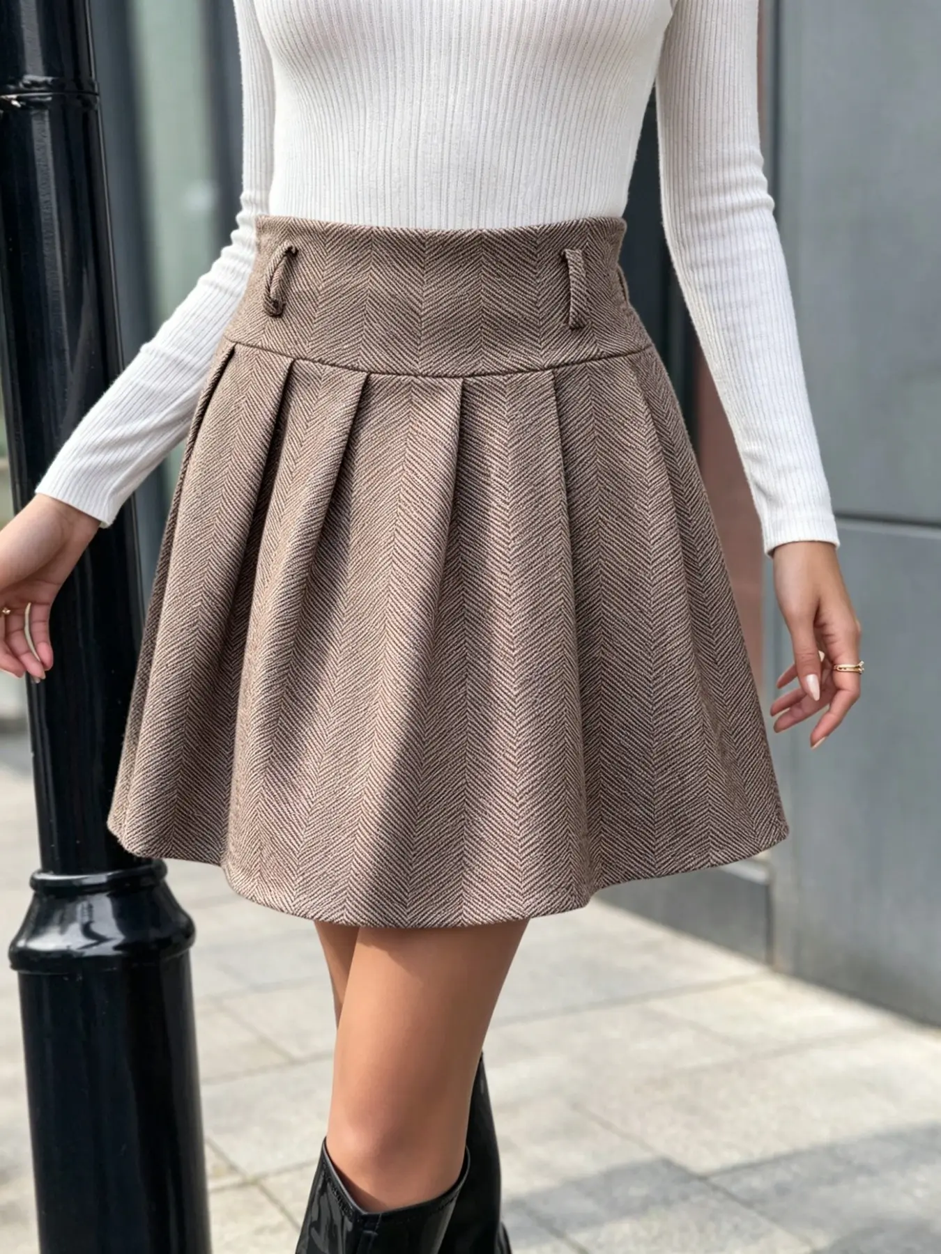 Spring & Fall High-Waisted Pleated Mini Skirt, Preppy Style with Zipper Design, Fitted A-Line Cut, Plain Pattern, Youthful Campus Look