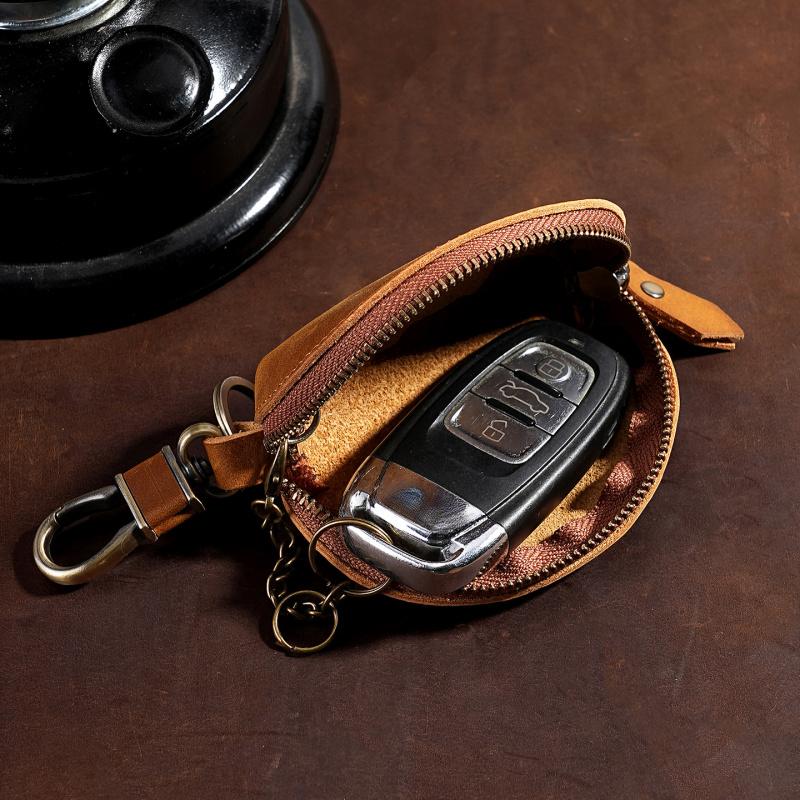 Car key case, creative and personalized key pouch for men and women, vintage leather car key protective cover, gift for boyfriend, holiday gift for dad