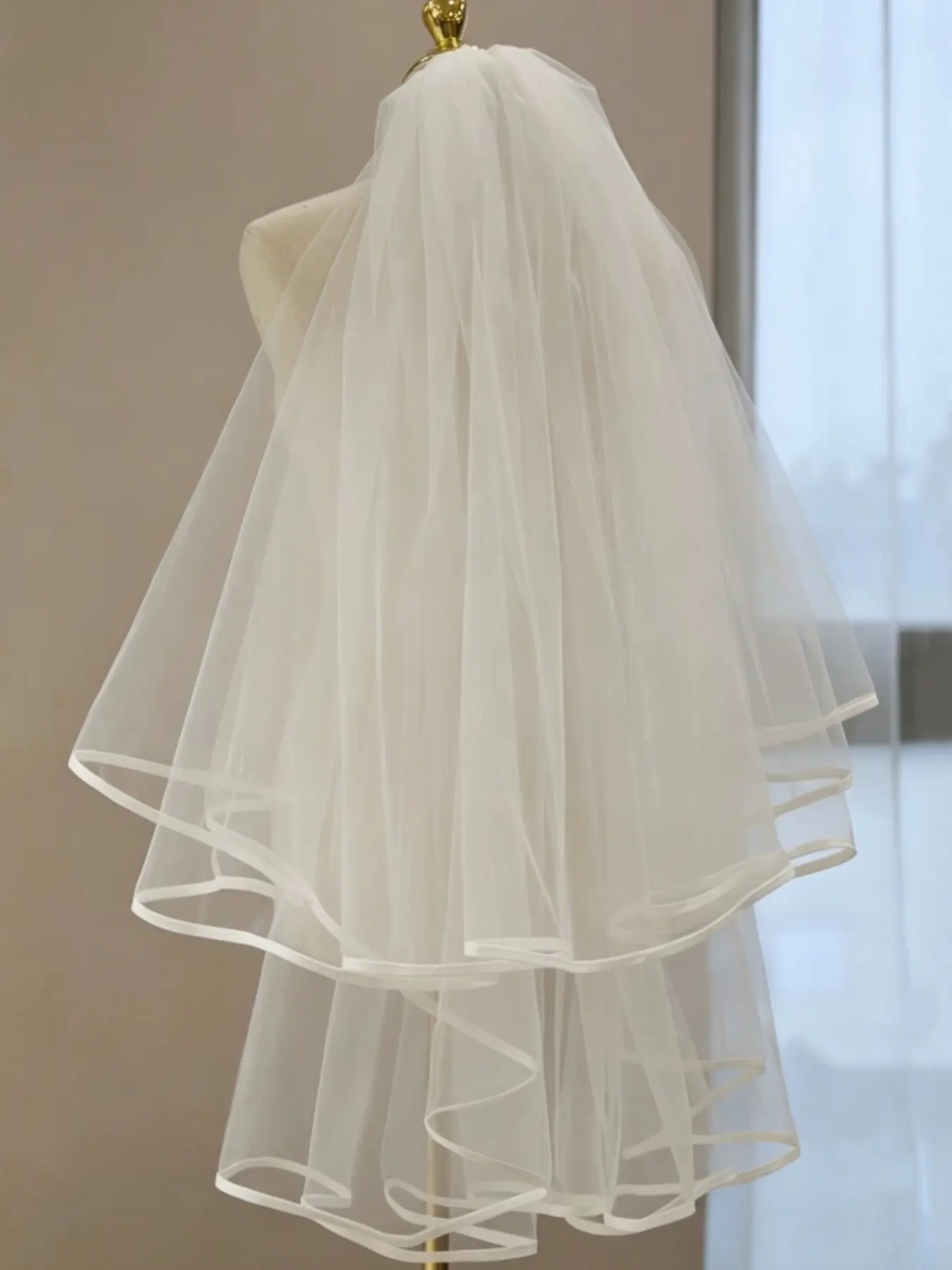 Classic Simple Bridal Veil, Two-Layered Edgeless Design, Versatile High-End Wedding Accessory, Elegant Bride Headpiece