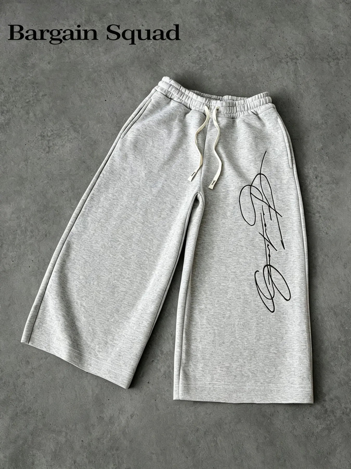 Unisex Seven-Quarter Sport Pants, Loose-Fit Wide Leg Design, Casual Style with English Print, Suitable for All Seasons