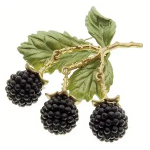 New Vintage Simple Berry Brooches for Women Personality Temperament Clothing Accessories Fashion Fruit Lapel Pins Unique Gifts