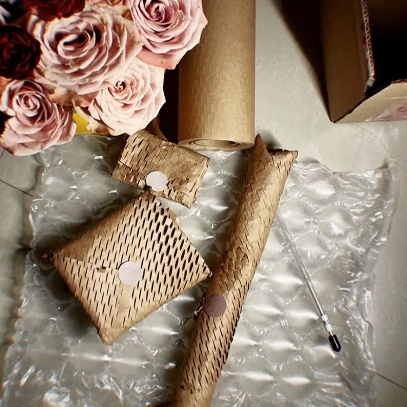 1 roll Embossed Honeycomb Filling Wrapping Paper, available in various sizes, suitable for transportation and gift protection, texture appearance, solid cushioning, foam cushioning packaging materials, holiday party gift wrapping paper