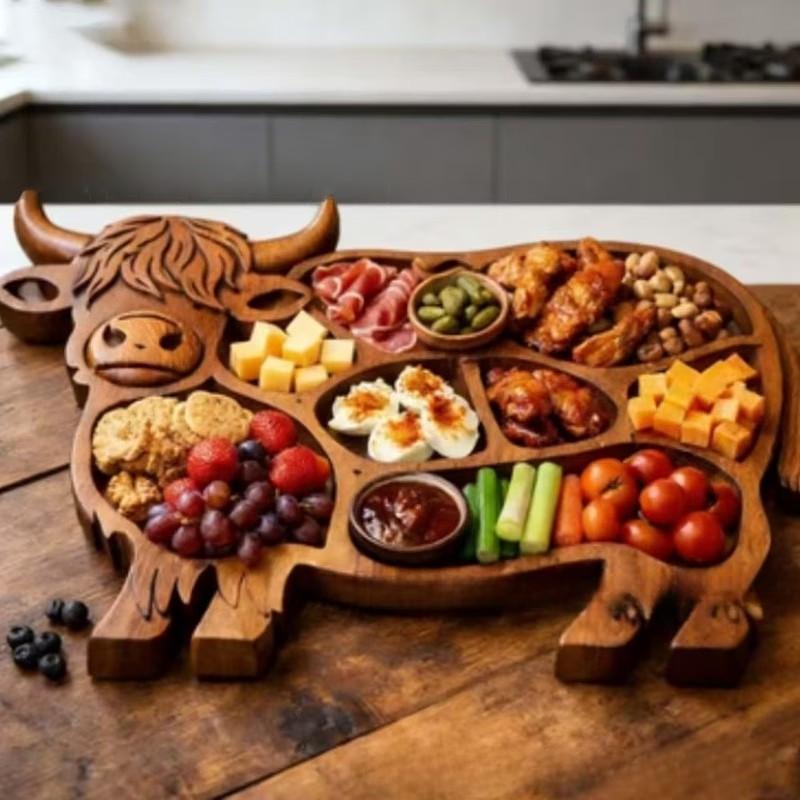Highland Cow Wooden Charcuterie Board, Unique Animal Pattern, Perfect for Parties, Celebrations & Festive Gatherings, Ideal Gift for Birthdays, Festivals, Christmas, Halloween, Snacks