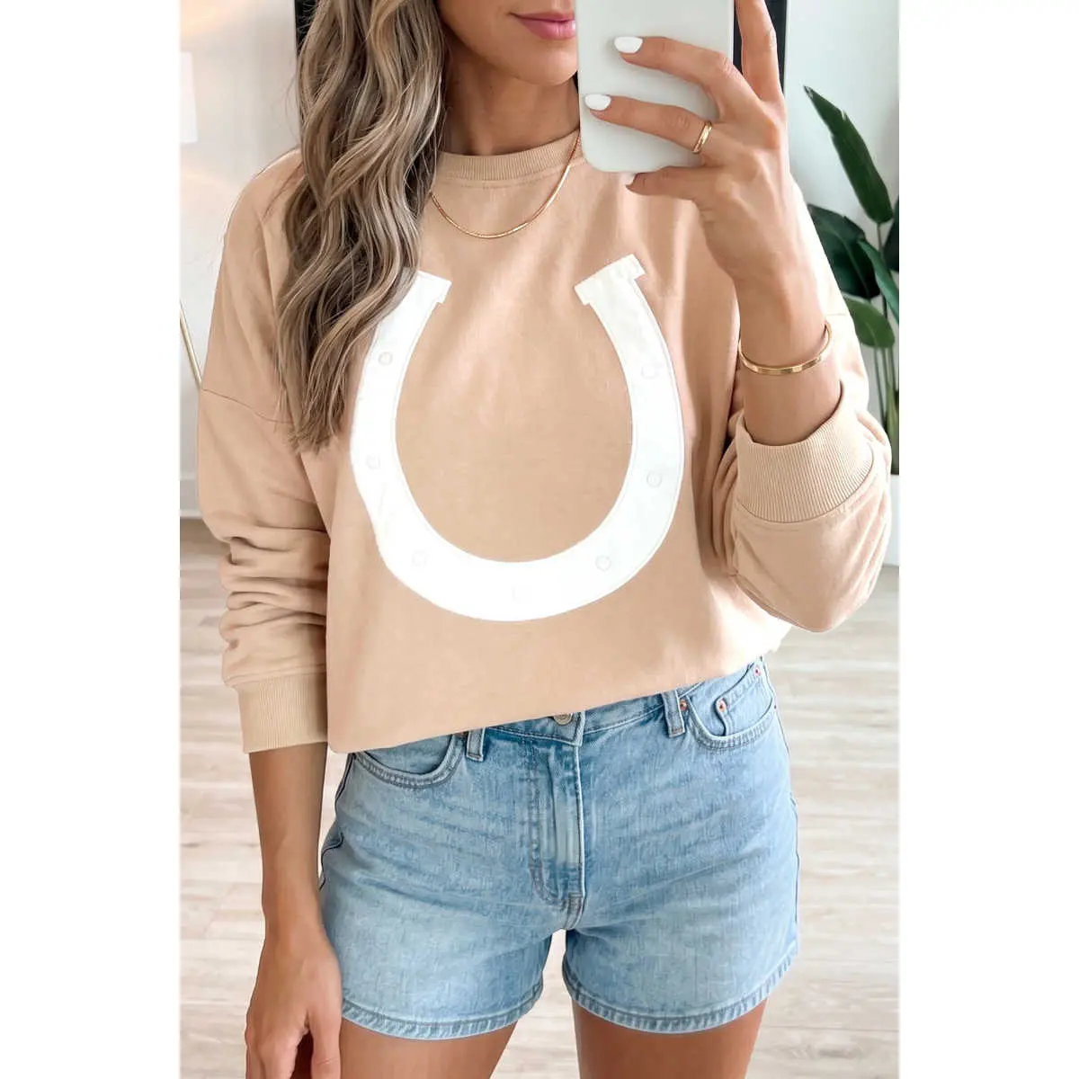 Women's Parchment Horseshoe Embroidered Patch Hoodie - Drop Shoulder Sleeves, Casual Fabric, Beach-Ready Sweatshirt
