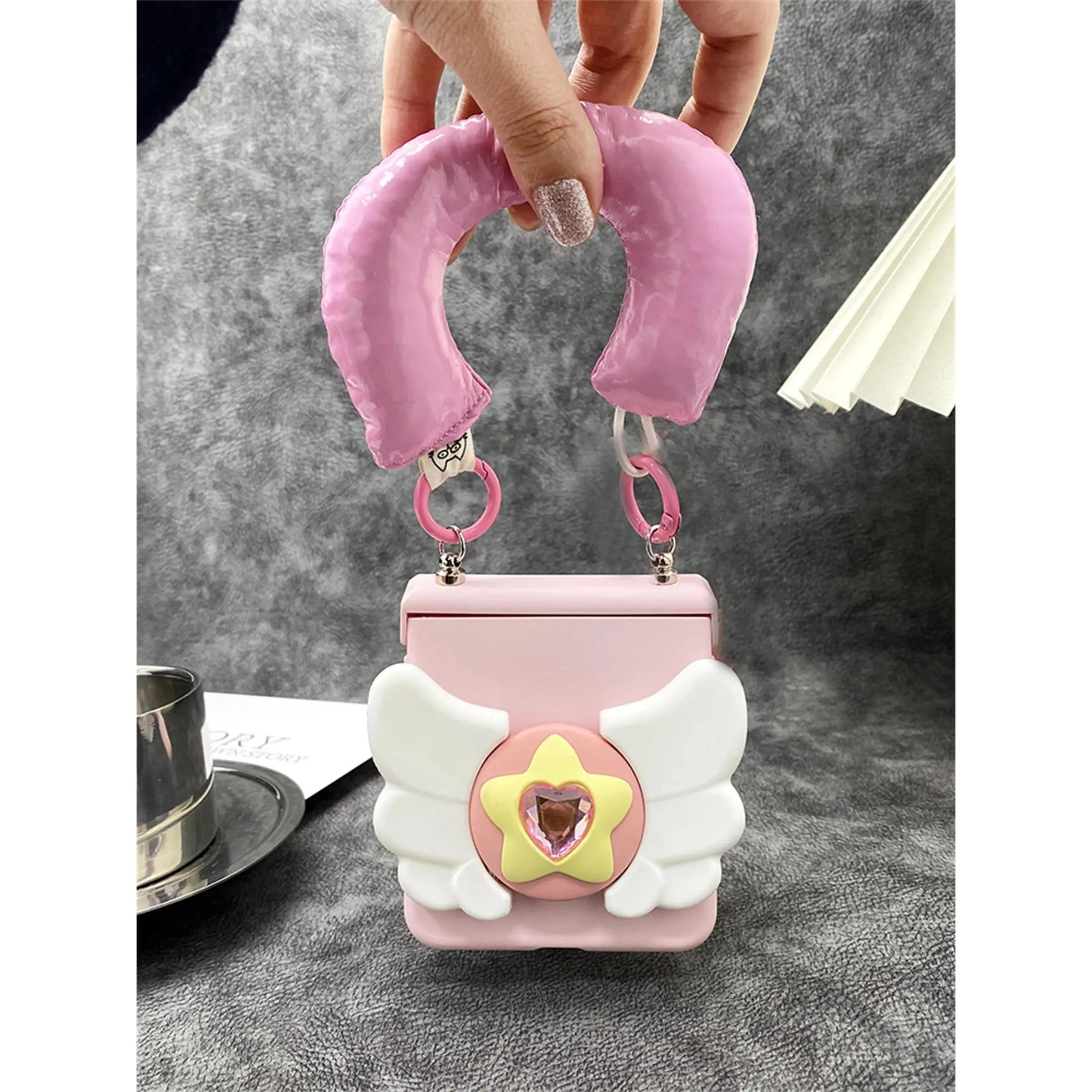 Korean Cute Diamond Heart Wing Bracket Banana Portable Case for Samsung Galaxy Flip8 Flip7 6 5 Motorola Razr 70 60 50Ultra Cover