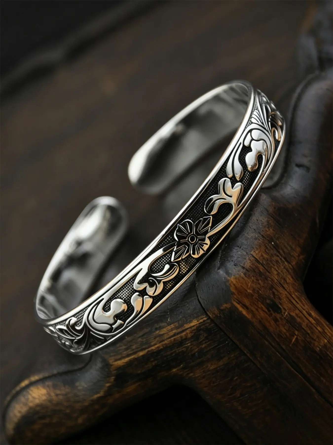 1 Piece Vintage Floral Engraved Open Cuff Bangle, Retro Embossed Flower Pattern Adjustable Bracelet, Boho Antique Women Wrist Jewelry