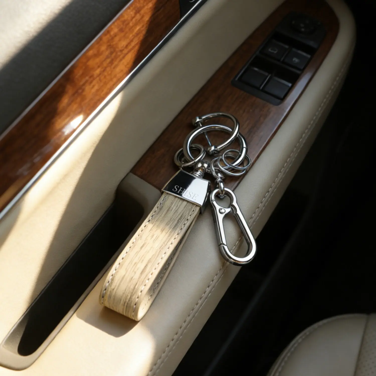 1pc Vintage Wood Grain Leather Keychain For Men'S Business Car Keychain Simple Leather Keychain Pendant The Best Gift Stylish Keyring Key Rings For Car Keys