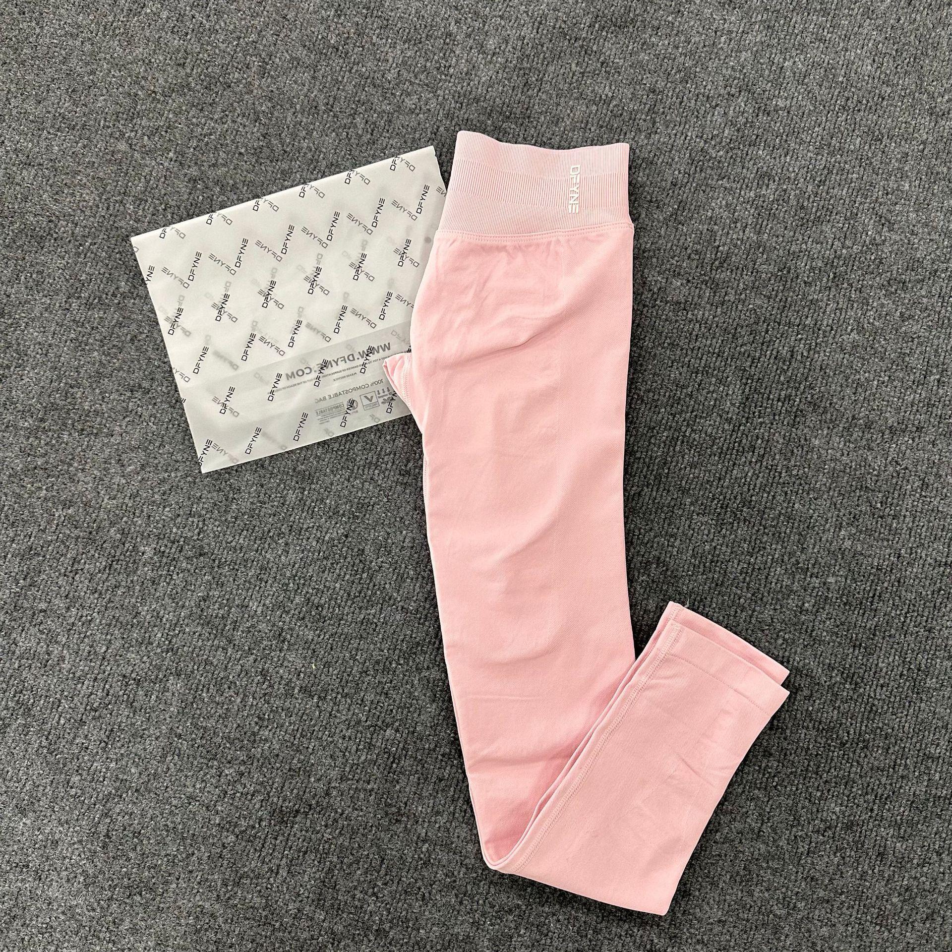 DFYNE's best-selling high-waisted, hip-lifting yoga pants, quick-drying running and training leggings, and bare-skin feel sports leggings are essential for spring and summer.