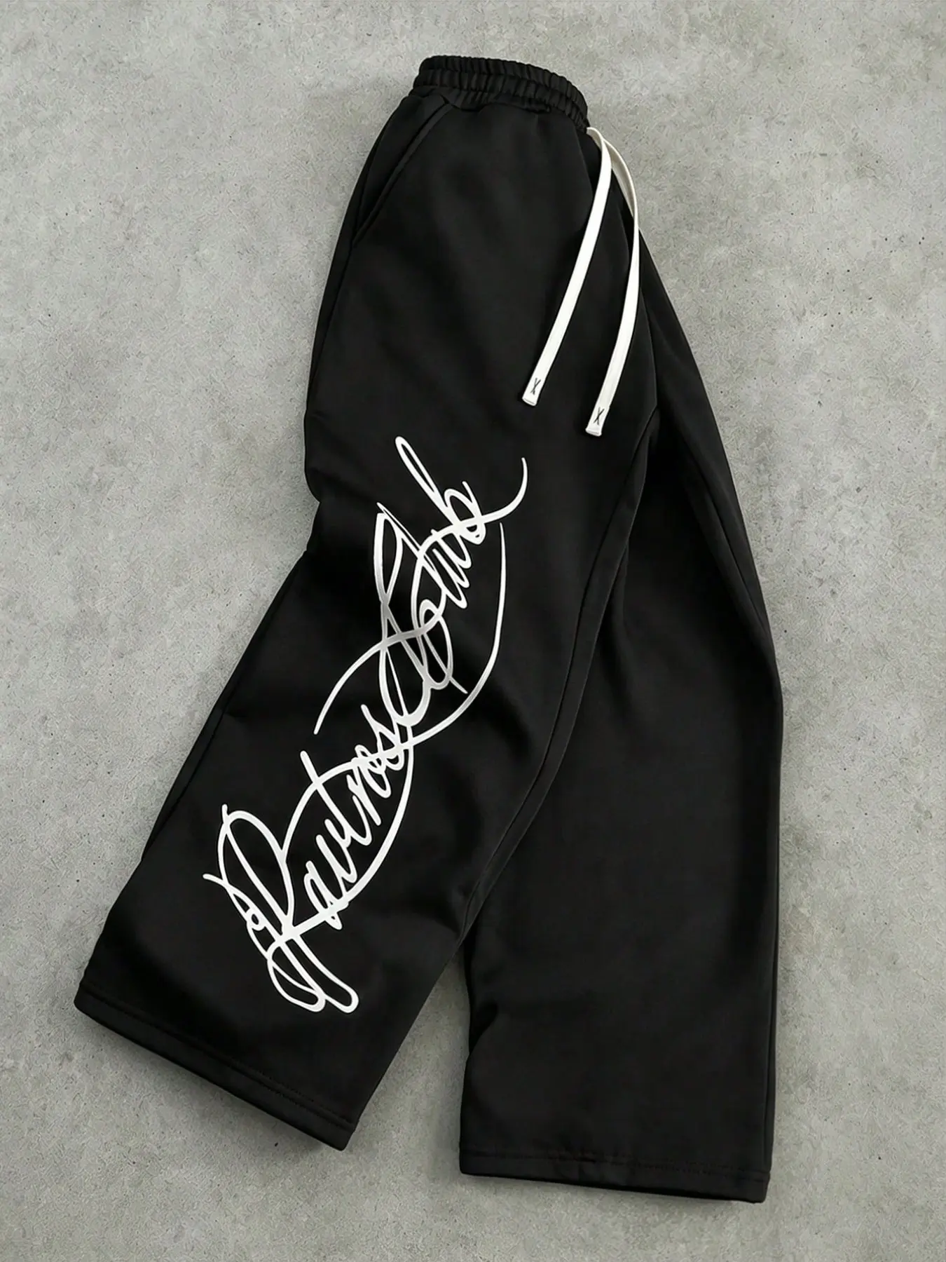 Unisex Script Graphic Sweat Shorts, Black Baggy Drawstring Knee Length Shorts for Y2K High Street, Streetwear, Coffee Run, Weekend and Daily Outfits