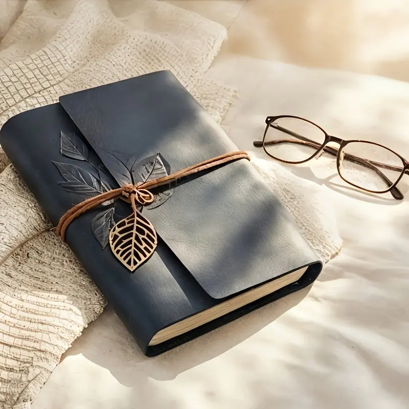Vintage leaf embossed loose-leaf notebook, pocket size handmade sketchbook, with pendants and gift tags, travel diary, suitable for office school supplies, can be used as gifts