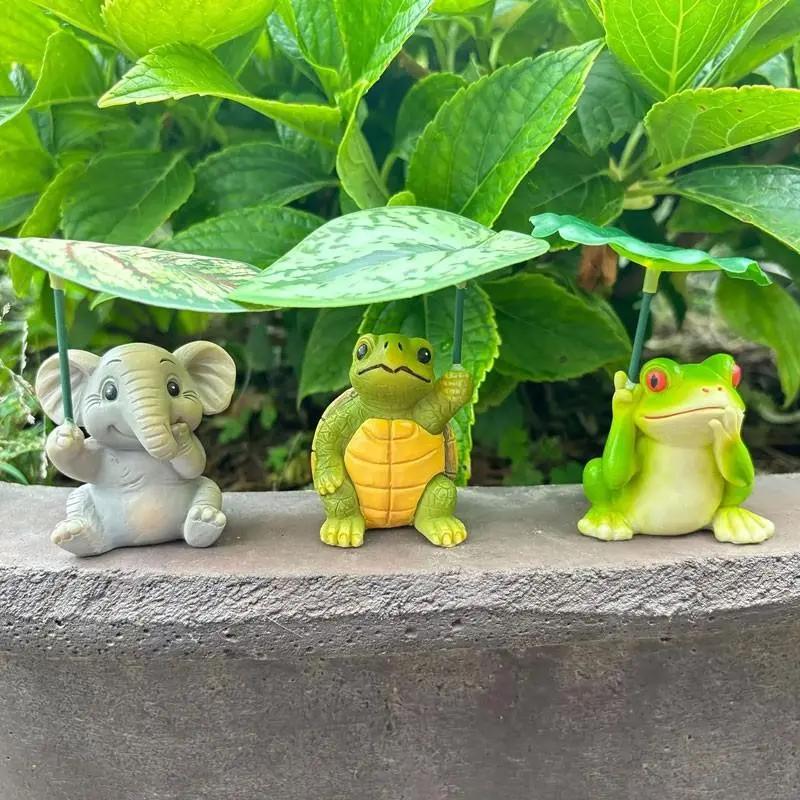 Resin Animal Statue with Leaf Umbrella, Waterproof Design, Small Elephant Turtle Frog, Outdoor Garden Patio Decor, Gift for Animal Lovers