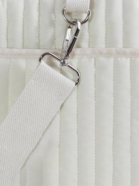 Cute bear embroidered cream white travel bag, large capacity and multiple pockets, portable crossbody gym bag, multi-compartment fashionable and exquisite crossbody bag, suitable for short trips, etc.