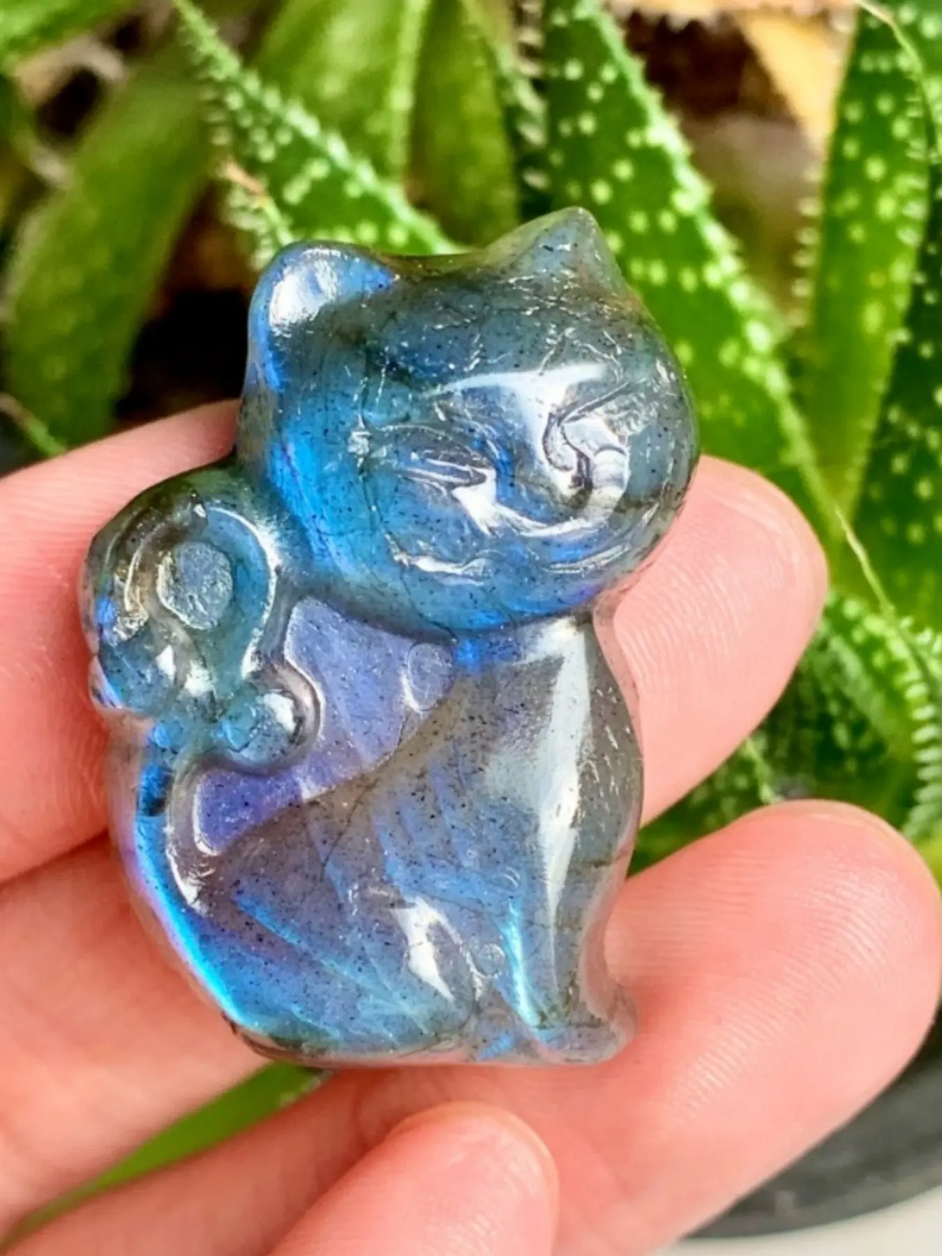 1pc Labradorite Kitten – Father's Day Gift – Exquisite Eye Sockets and Rippled Texture – Unique Gothic Decor – Perfect for Halloween – Gothic Ornament or Everyday Display Piece – Gothic Home Decor
