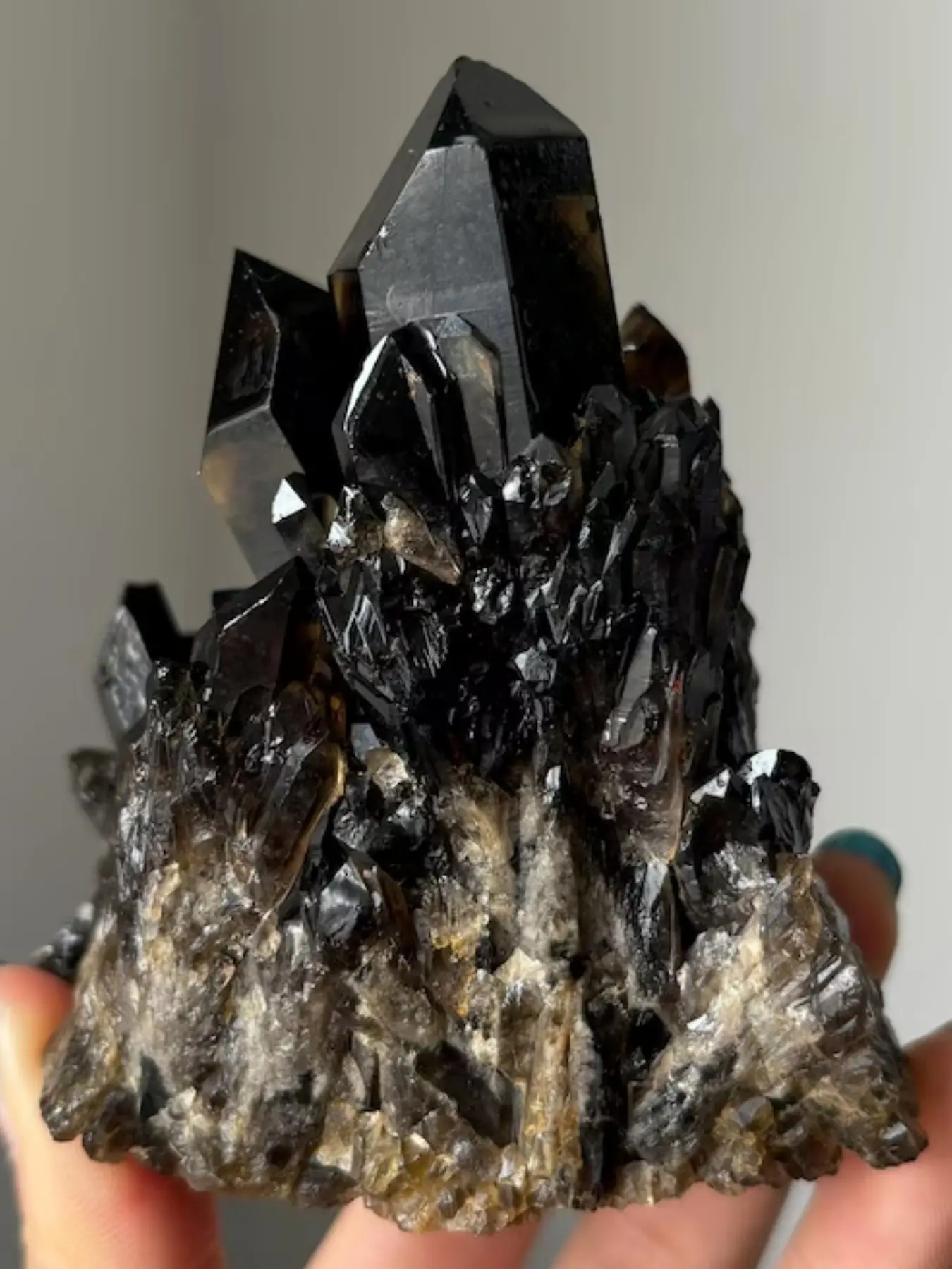 1pc Black Crystal Cluster Specimen - Bohemian Stone Mineral Formation for Meditation, DIY Jewelry Making & Home Decor, Stone Aura Crystal Gift Suitable for Christmas, Halloween, New Year, Hanukkah, Easter - Crystal Decorations