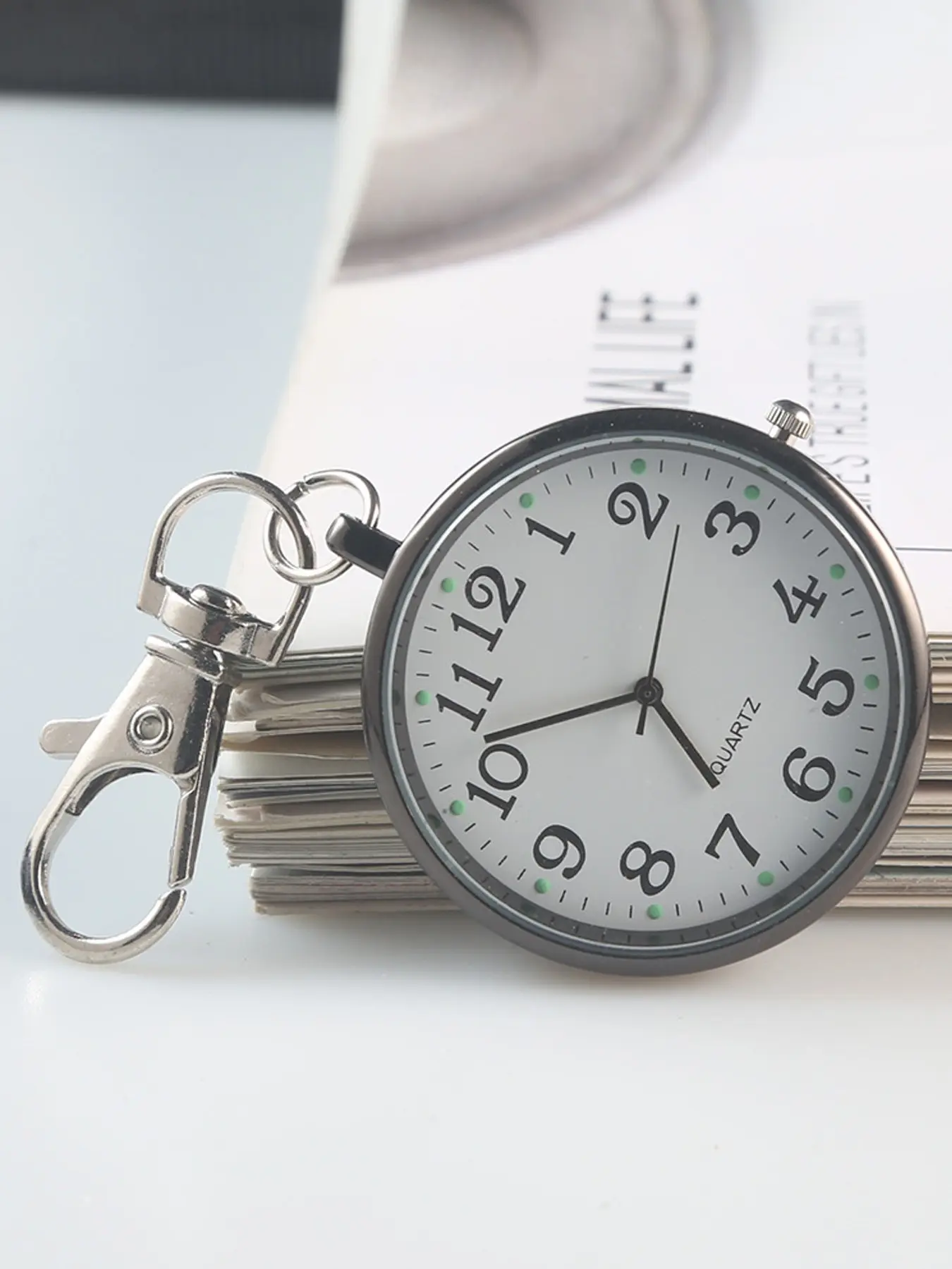 Vintage Pocket Watch Keychain, Round Dial Digital Hanging Watch, Car Interior Decoration Accessories for Students, Examinations and Daily Use