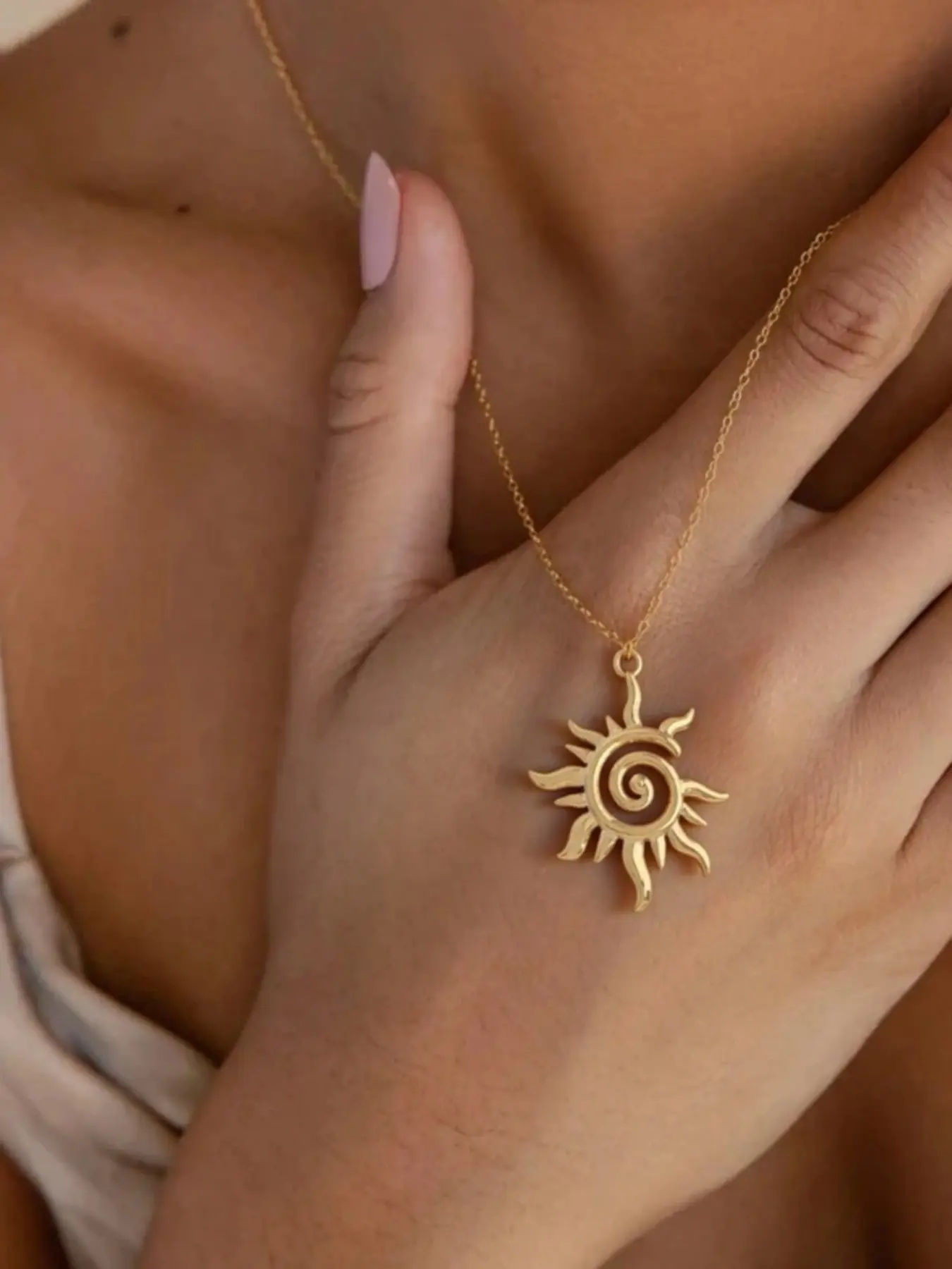 18k Plated Stainless Steel Sunburst Pendant Necklace, Elegant Spiral Design for Women, Perfect for Summer Fashion