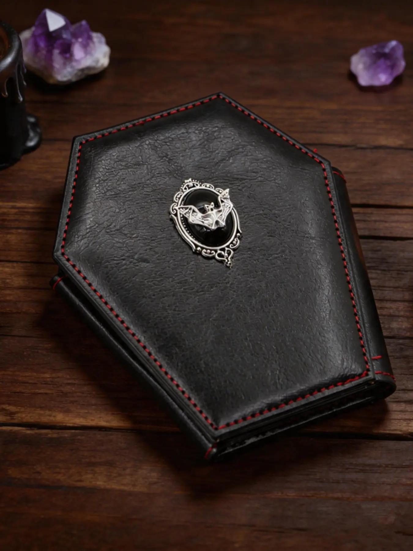 Gothic Style Coffin Shape Wallet, Artificial Leather Bat Design, Gemstone Accent, Unique Fashion Accessory, Perfect for Gothic Lovers, Exquisite Wallet, Fashionable Wallet