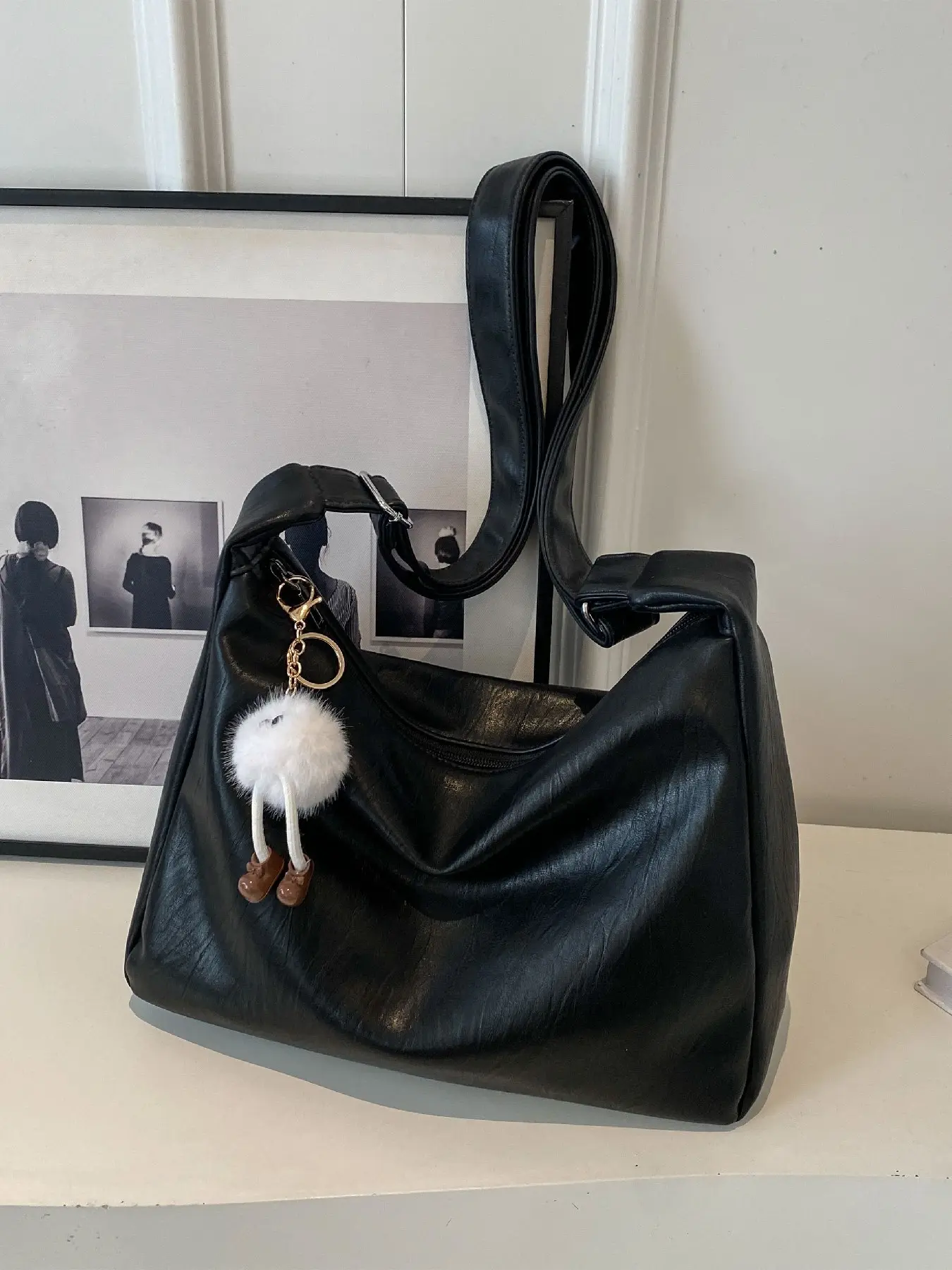 Vintage wide shoulder strap large capacity tote bag, minimalist design for women's daily casual shoulder bag crossbody bag, suitable for commuting, gatherings, short trips, dates, shopping, business, etc., free plush pendant.