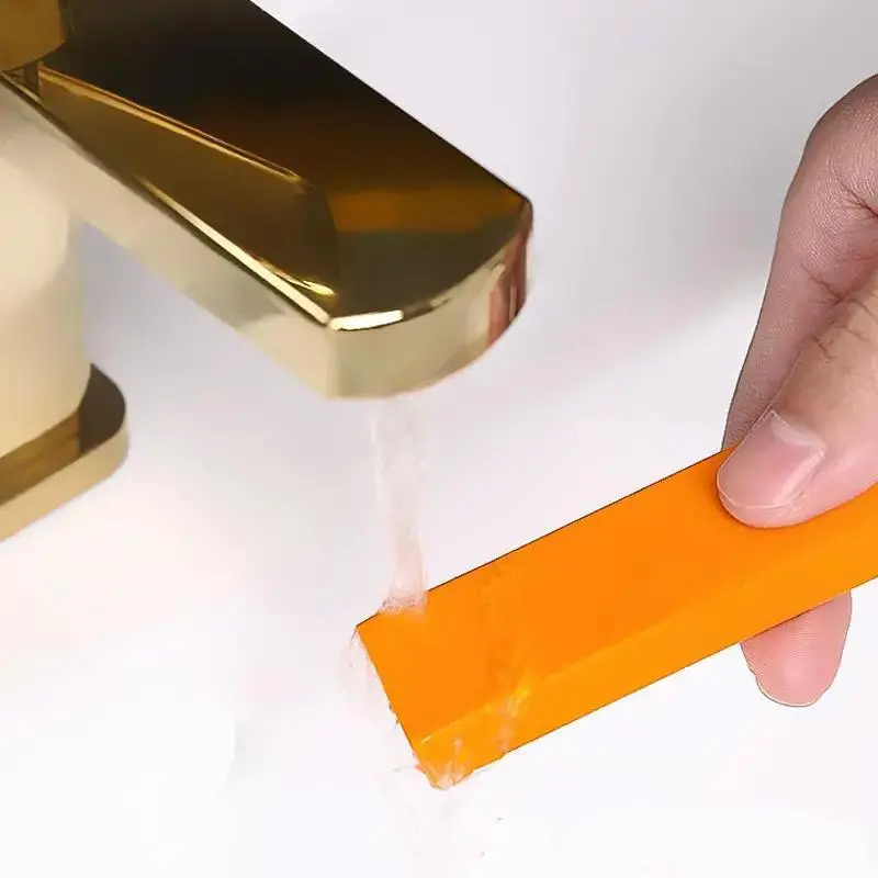 Rubber scrubber for kitchen multi-functional countertop cleaning tools, easy-to-clean scouring brush, use the rubber brush to easily remove scale from bathroom and kitchen surfaces