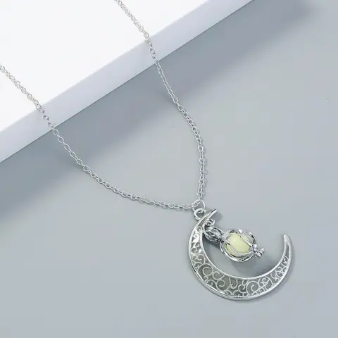Women's  Glow in The Dark Moon Pendant Necklace, Adjustable Necklace, Fashion Accessories As Gift without Box