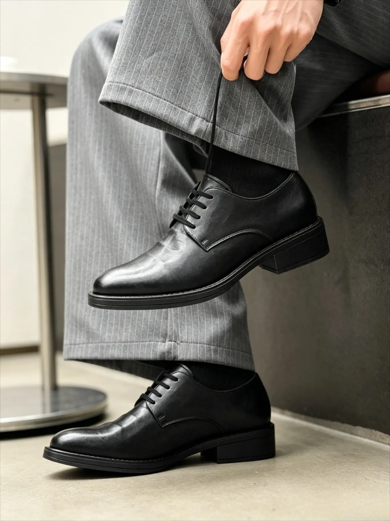 A must-have for boys' shoe cabinets! Versatile black leather shoes that can be worn from the workplace to daily life, stain-resistant and good-looking, and super easy to maintain.