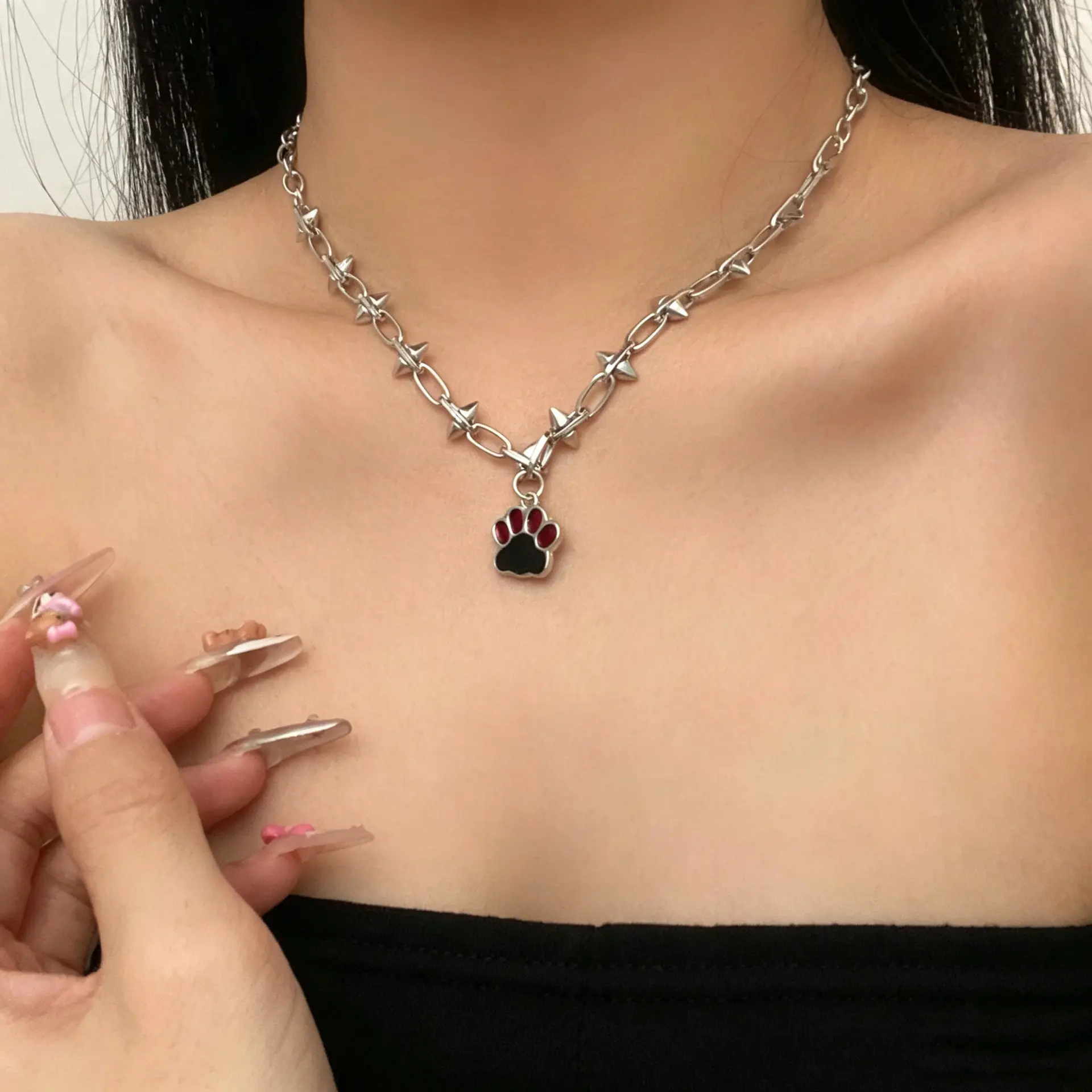 Rivet Cat Paw Necklace, Cute Sweet Cool Spicy Girl Clavicle Chain, Niche Punk Y2K Aesthetic Exaggerated Choker Jewelry Accessories for Women