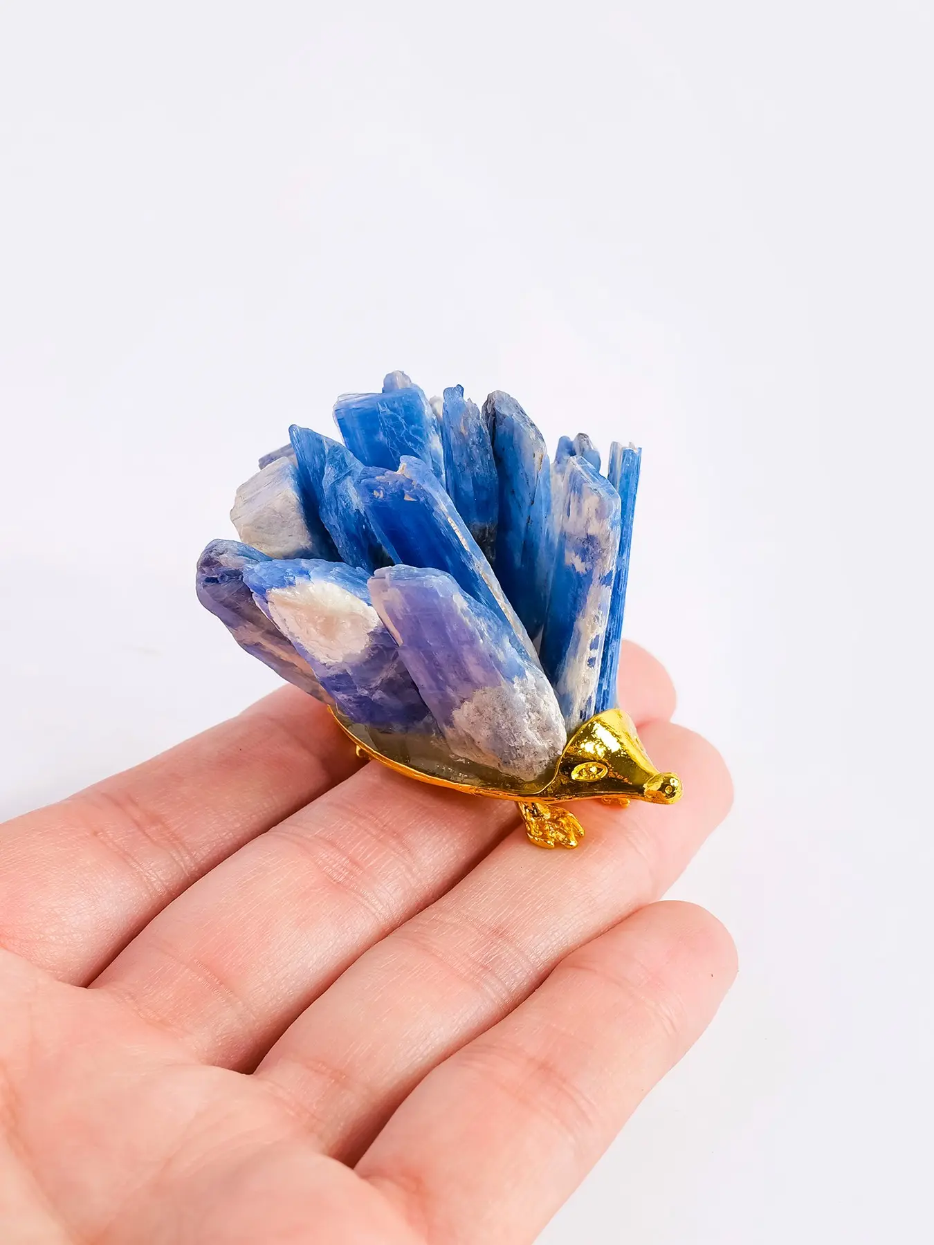 Natural Crystal Blue Kyanite Hedgehog Ornament, Raw Crystal Cluster Base, Animal Figurine Desk Decor, Collection Gift