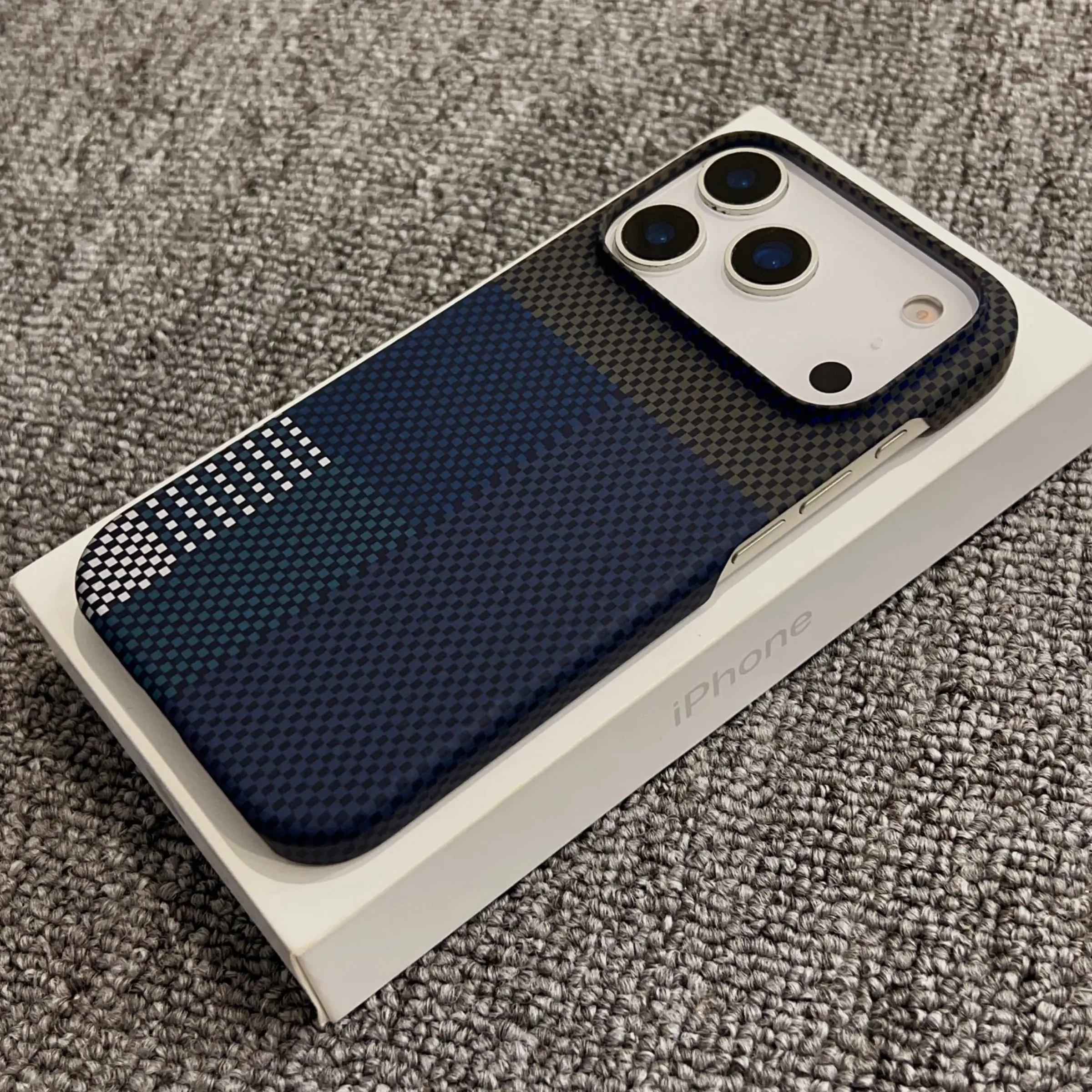 Magnetic Kevlar Carbon Fiber Smartphone Case for iPhone 17 Pro Max, Matte Finish Protective Cover, Durable, Compatible with iPhone 17/16/15/14/13/12 Pro Max