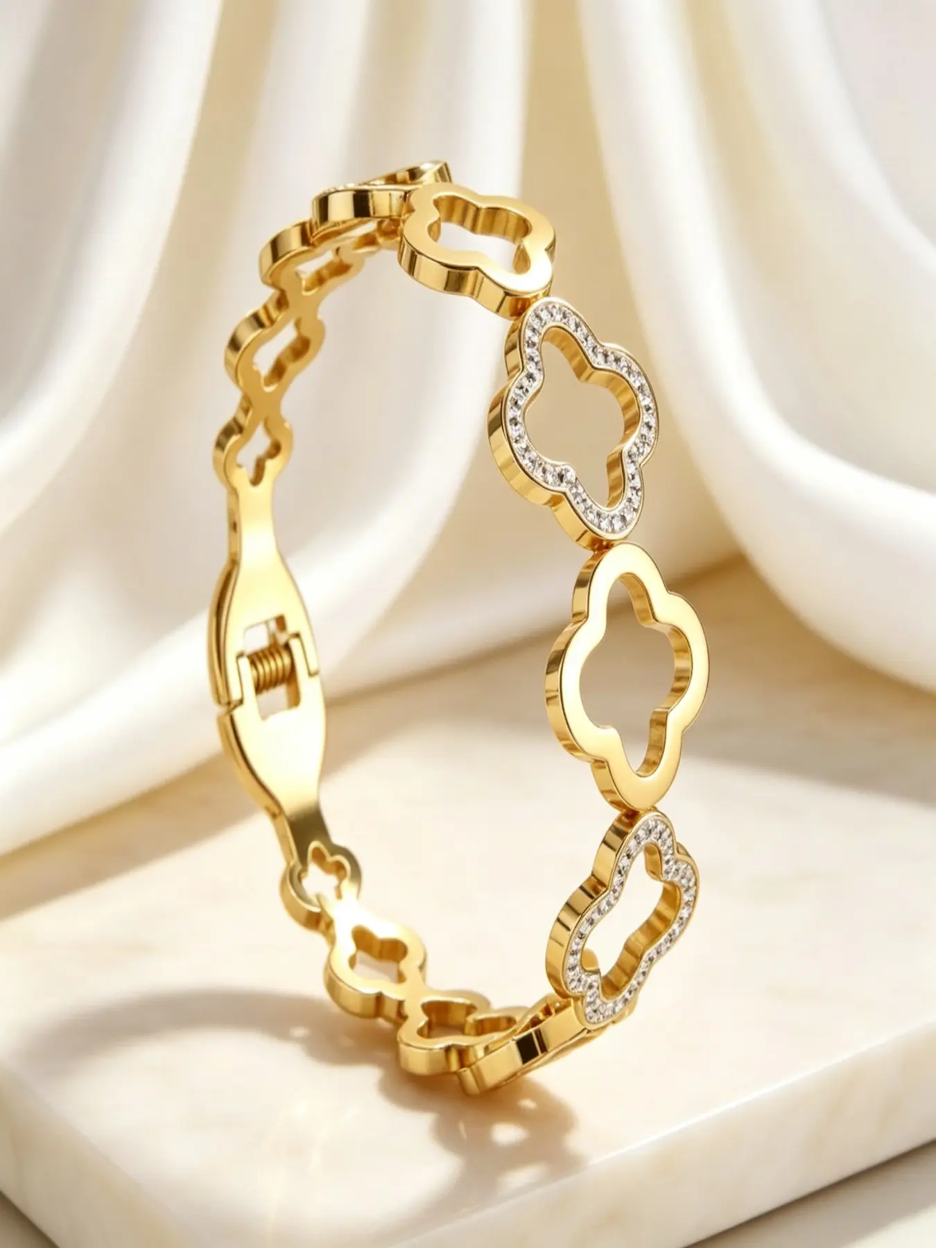Elegant Stainless Steel Women's Bracelet, Hollow Four-Leaf Clover Open Bracelet, Zircon Embedded, Simple Style, Perfect Gift