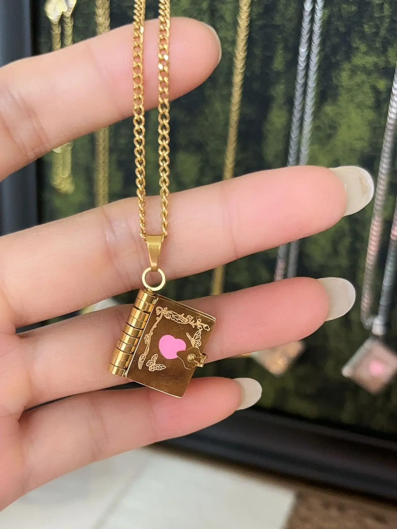 1pc Book Necklace for Lovers, Stainless Steel Engraved Openable Book Chain Pendant, Vintage Jewelry Gifts for Women and Men