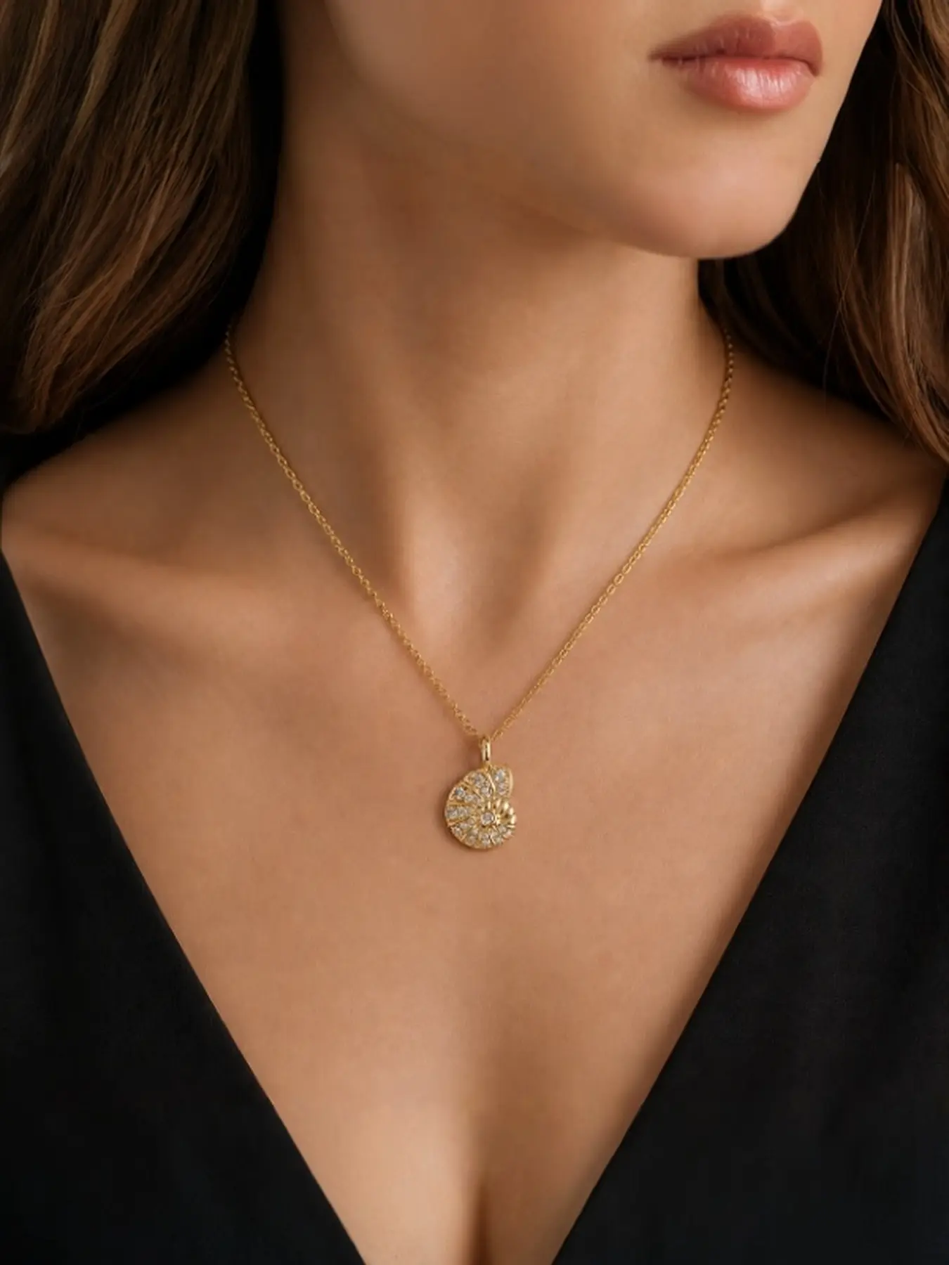 Women Ocean Conch Rhinestone Pendant Necklace, Copper Gold Plated Anti-Fade Shell Chain, Elegant Delicate Jewelry for Seaside Holiday