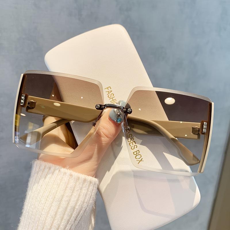 Colorful Retro Polarized Sunglasses for Women Oversized European–American Style Frames with HD UV-Protection Lenses, Durable Fashion Design Perfect for Travel, Streetwear & Summer Outfits Colorful Retro Polarized Sunglasses for Women Oversized European–American Style Frames with HD UV-Protection Lenses, Durable Fashion Design Perfect for Travel, Streetwear & Summer Outfits