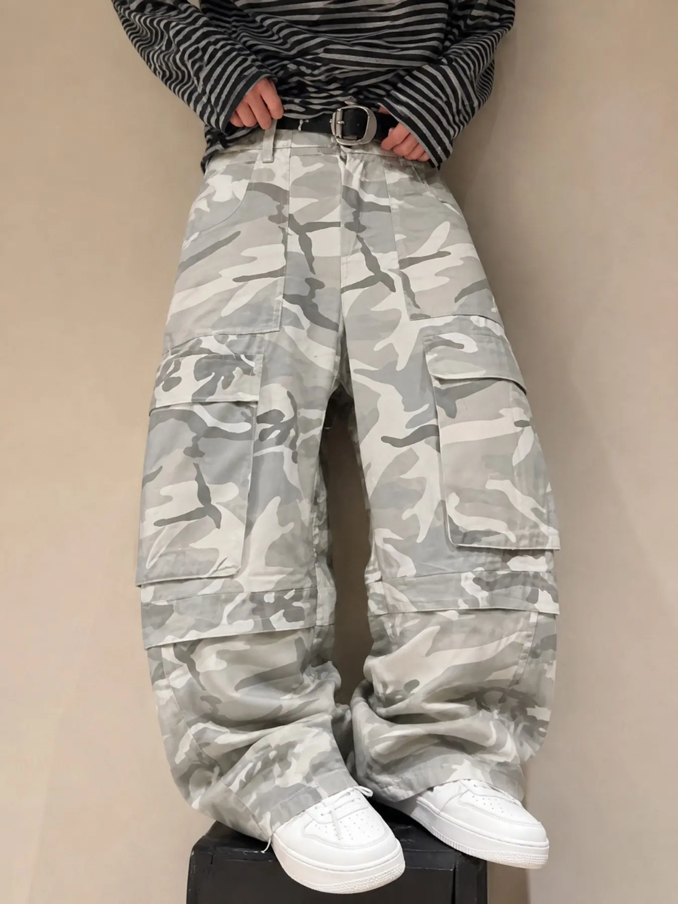 American Style Camo Workwear Jeans for Men, Camouflage Fashionable Daily Commute Pants, Versatile Ankle-Length Loose Fit Denim, Casual Raw Wash Design