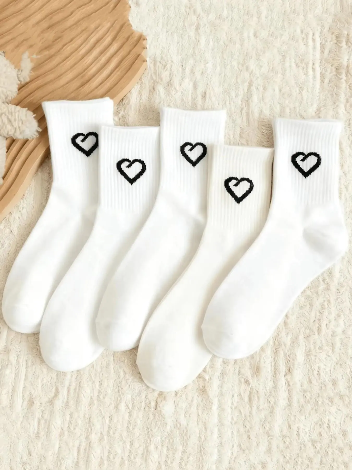Unisex Classic Sport Socks, Comfortable Breathable Heart Pattern Crew Socks, Ideal for Daily Wear, Outdoor, Hiking, Spring/fall