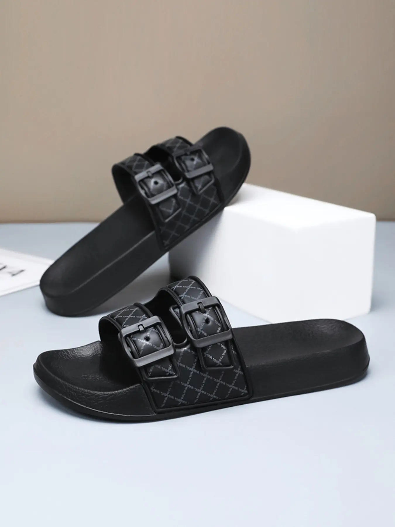 Men's 2026 New Plaid Print Sandals, Comfortable Soft Sole Anti-Slip Durable, Casual PU Leather Slip-On Shoes for Home and Outdoor