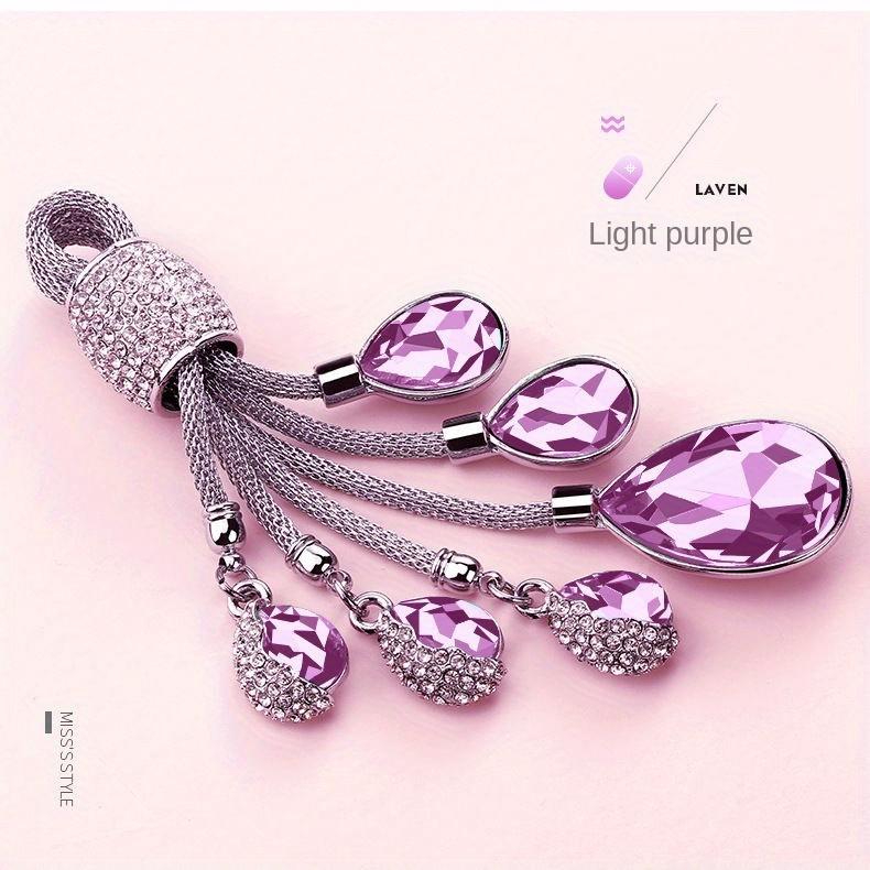 High-End Women's Car Keychain with Horseshoe Buckle, Suitable for BMW and for Mercedes-Benz Key Accessory Cord, Featuring High-Grade Artificial Diamonds