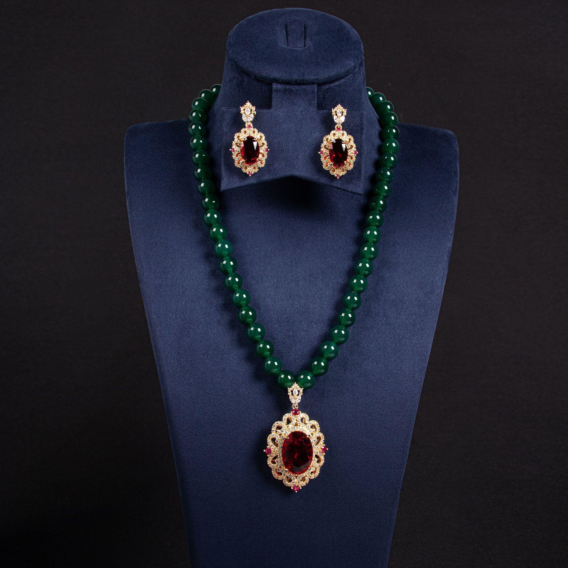 Luxurious Emerald Beaded Agate Necklace with Zircon Inlay and Earrings Set for Women, Versatile Niche Jewelry