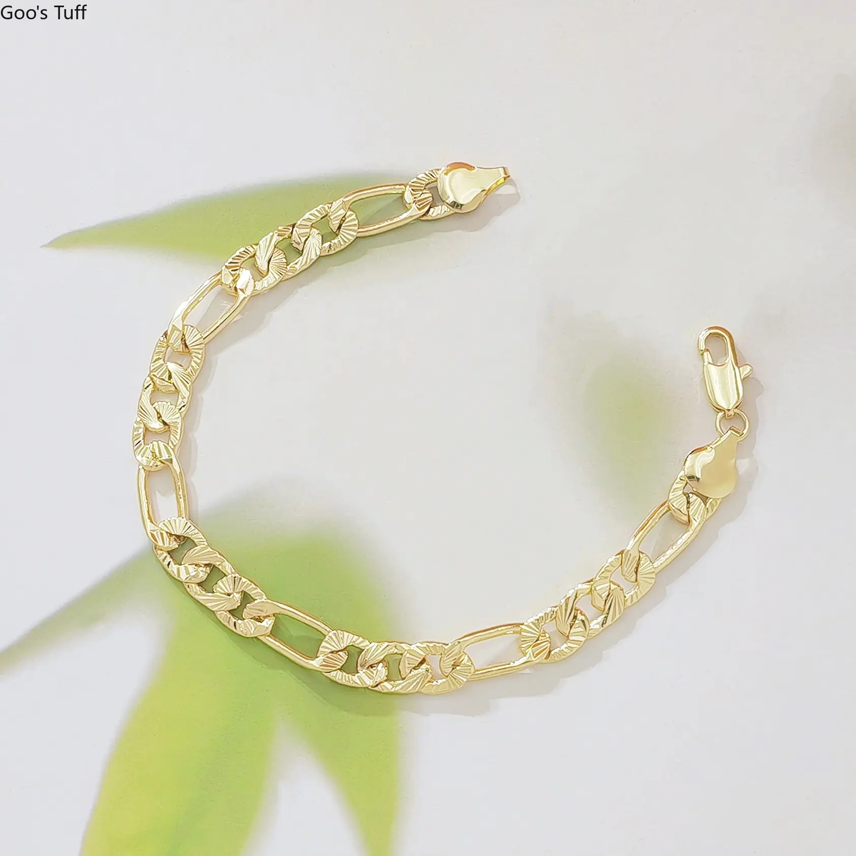 Sunflower Embossed Figaro Chain Bracelet for Women Niche Light‑Luxury Basic Flat‑Side Wrist Jewelry for Daily Wear Party Date Casual Outing