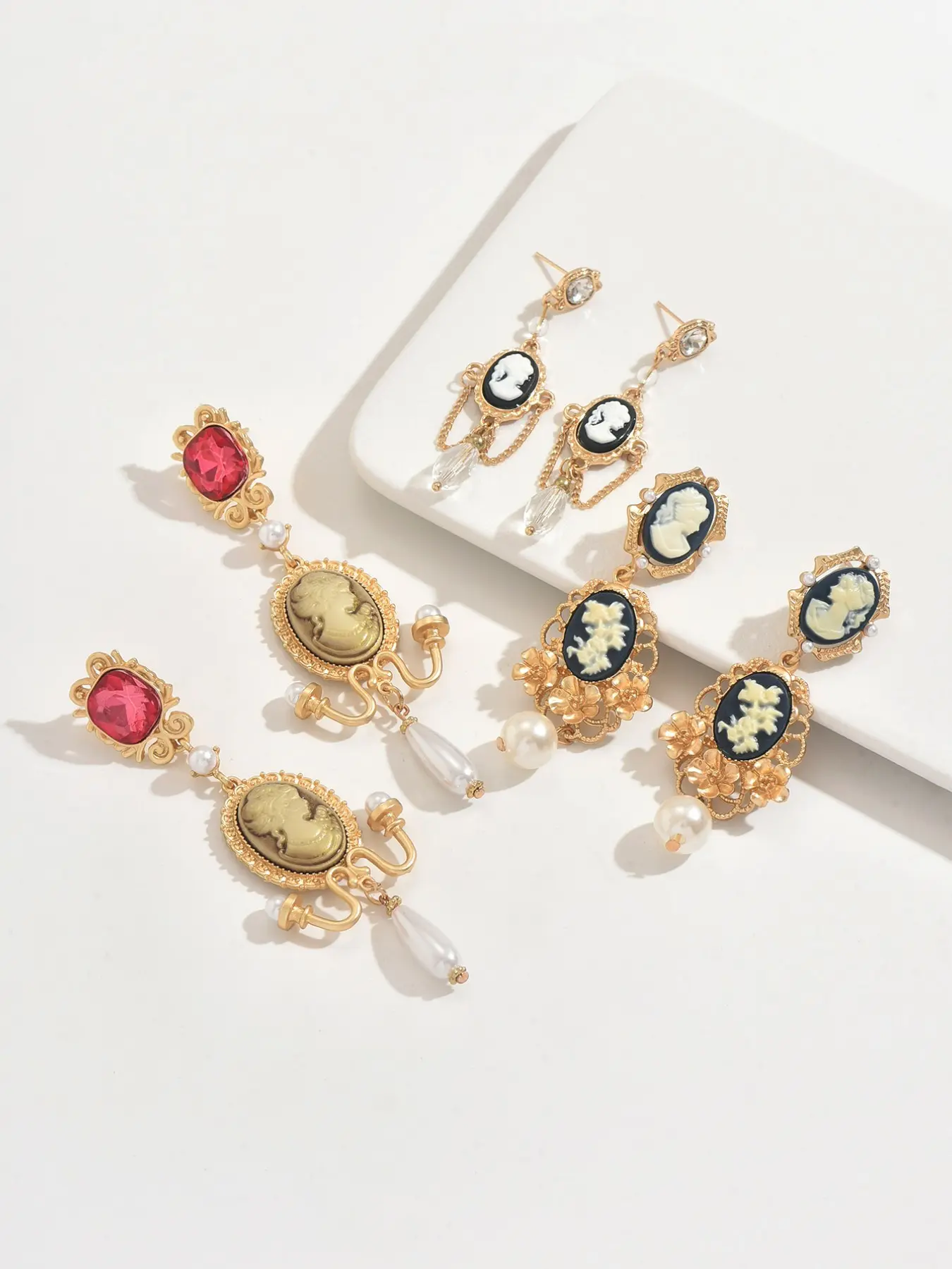 Vintage Resin Cameo Portrait Drop Earrings, Elegant Victorian Aesthetic, Beautiful Head Charm Earrings for Women, Unique Gift