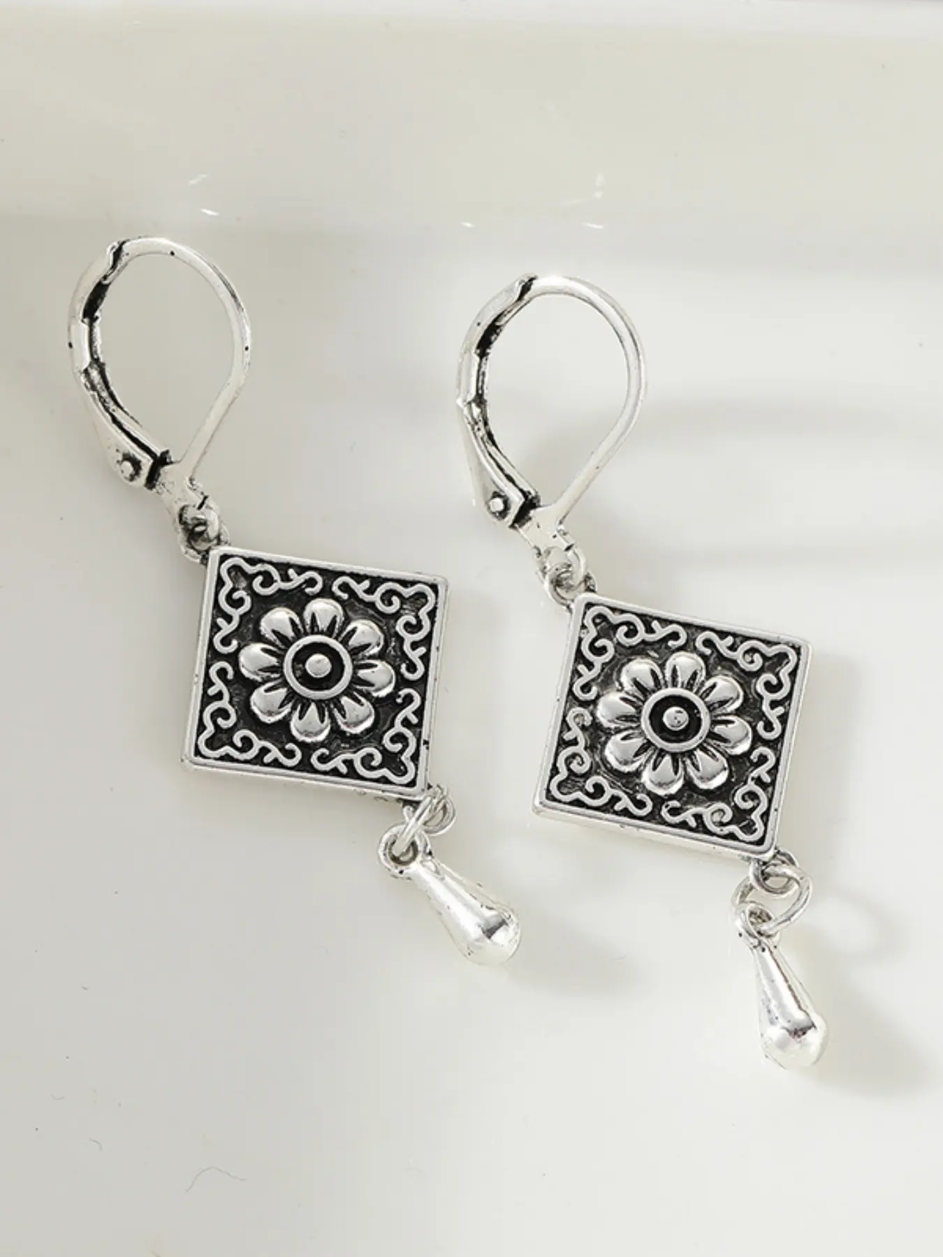 Vintage Carved Square Brand Water Droplet Silver Earrings for Women, Light Retro Dating Style Earrings, Artistic Niche Design Accessories, Dangling Earrings, High Quality Earrings
