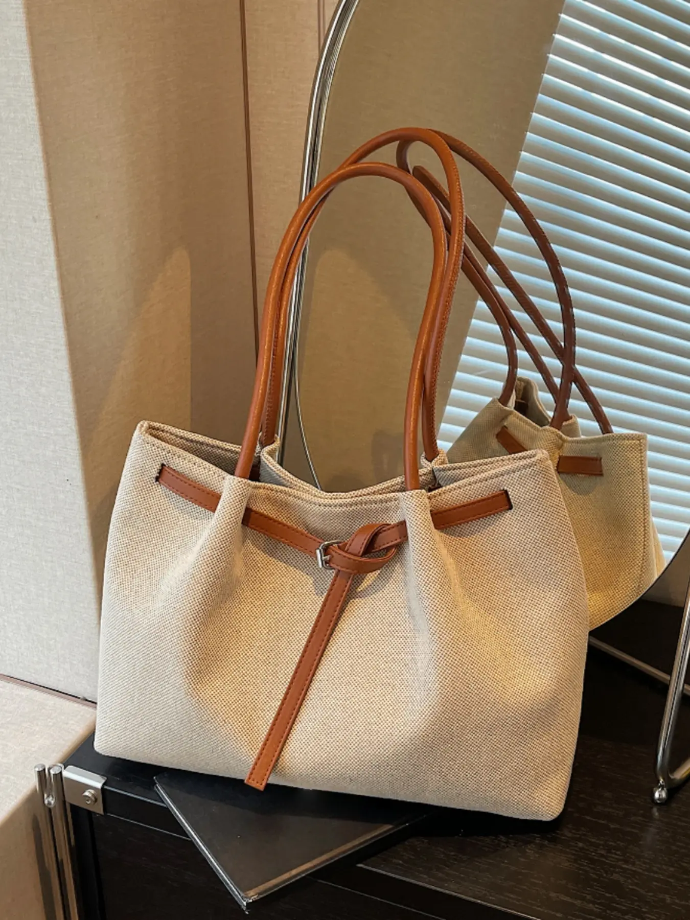 Korean retro minimalist casual everyday crossbody bag, fashionable adjustable strap large-capacity lightweight tote bag for outings Adjustable Crossbody Purses Adjustable Shoulder Bag